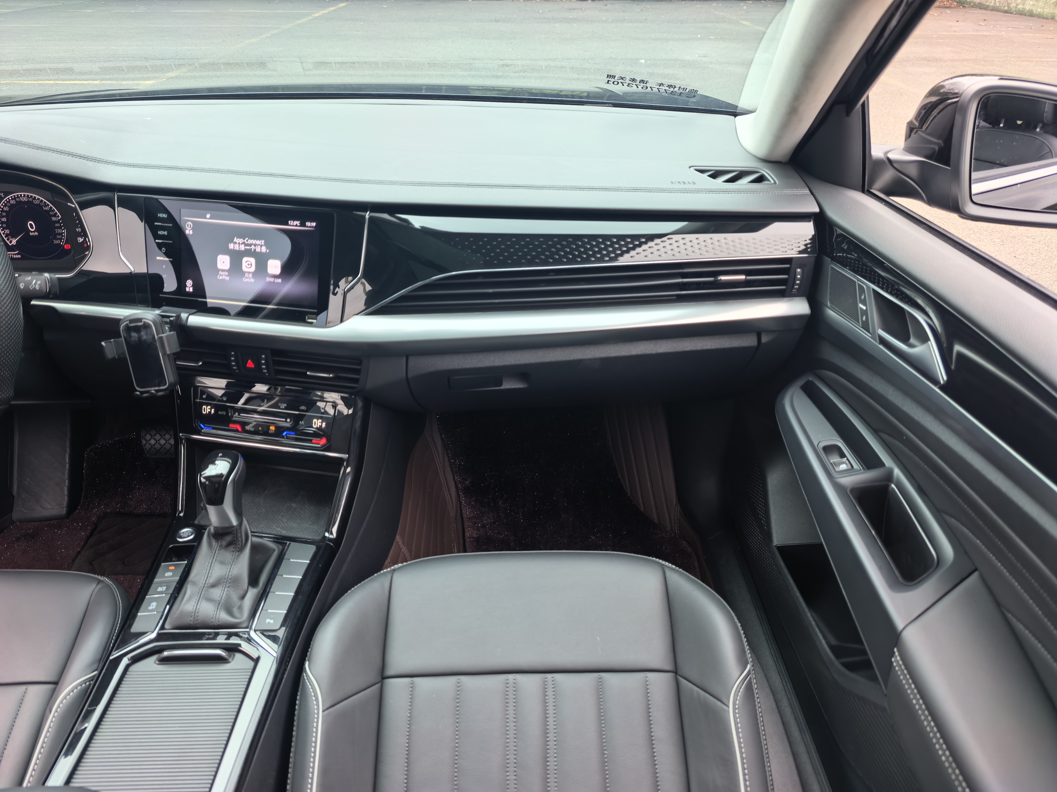 Volkswagen Passat 2023 car image #14