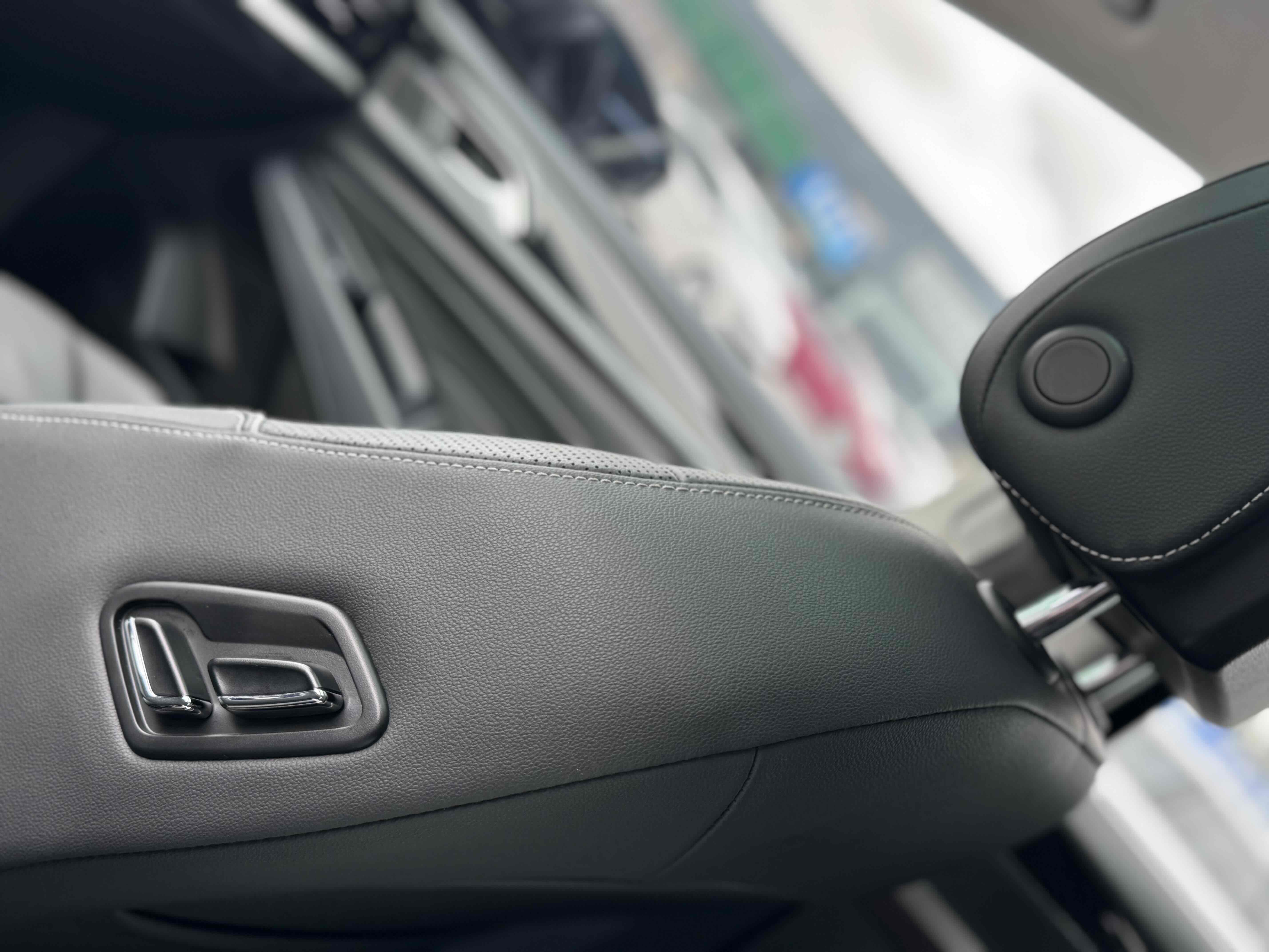 Volkswagen Passat 2023 car image #14