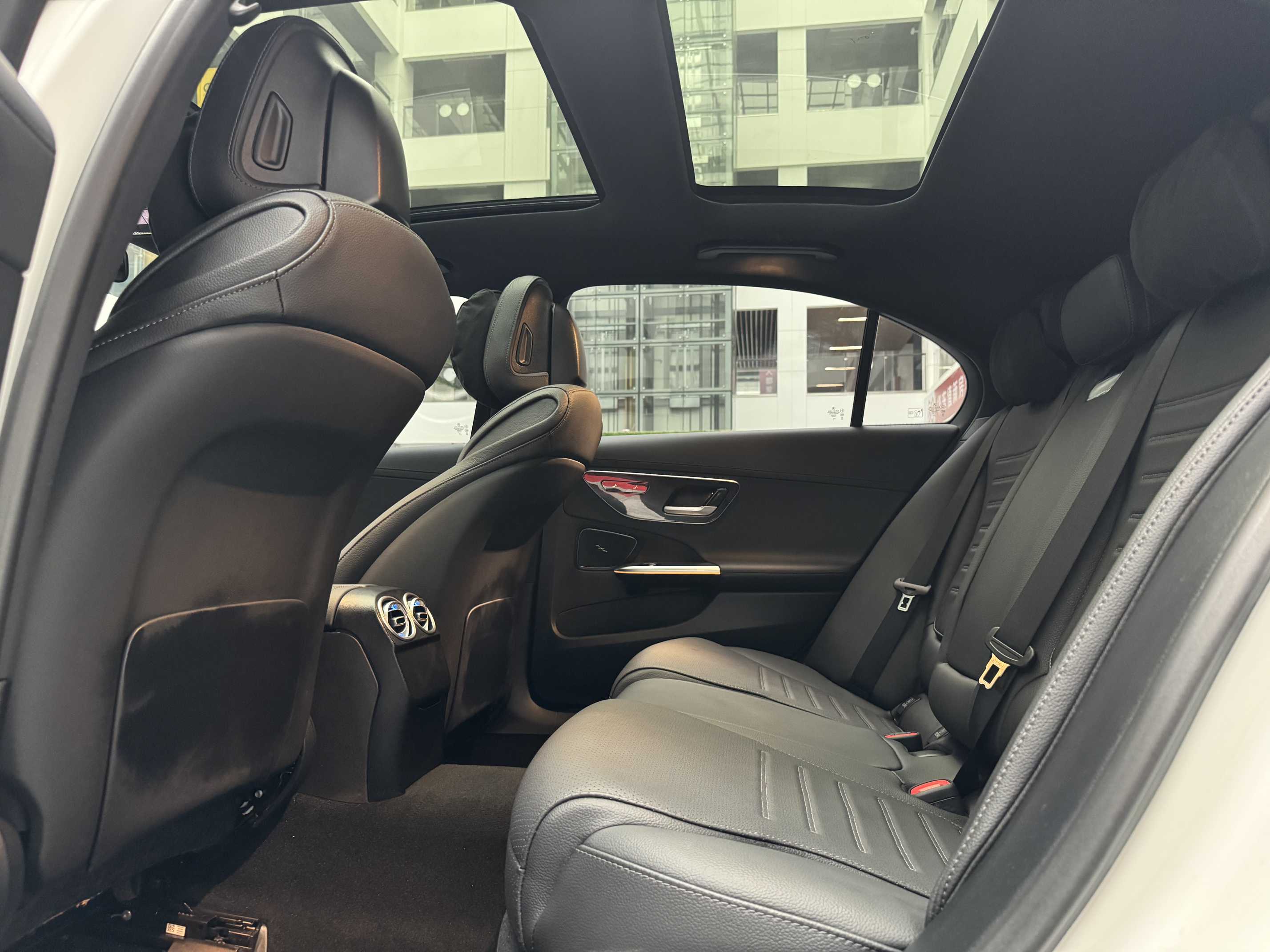 Mercedes-Benz C Class 2024 صورة سيارة #14