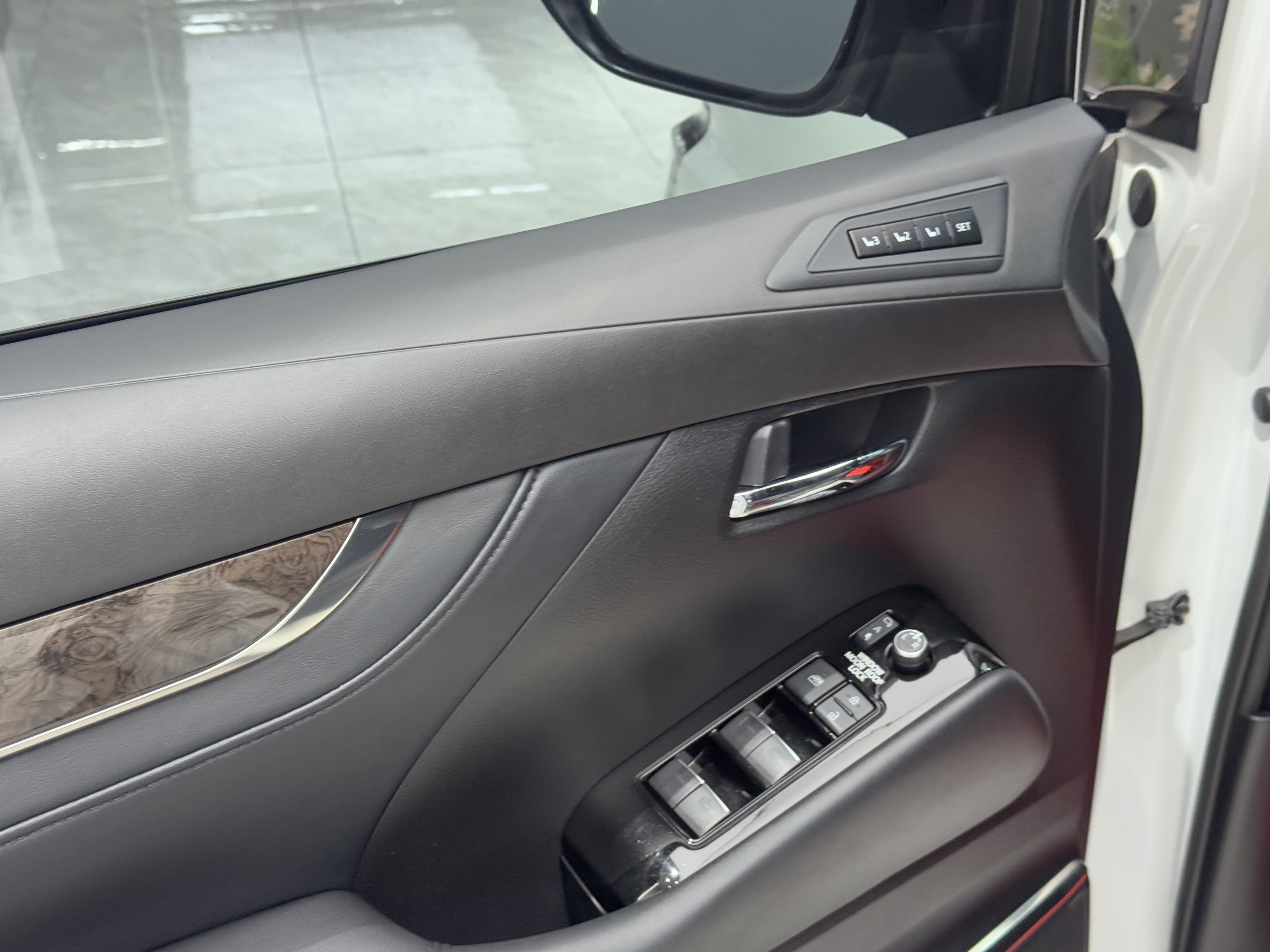 Toyota Vellfire 2023 immagine di auto #14