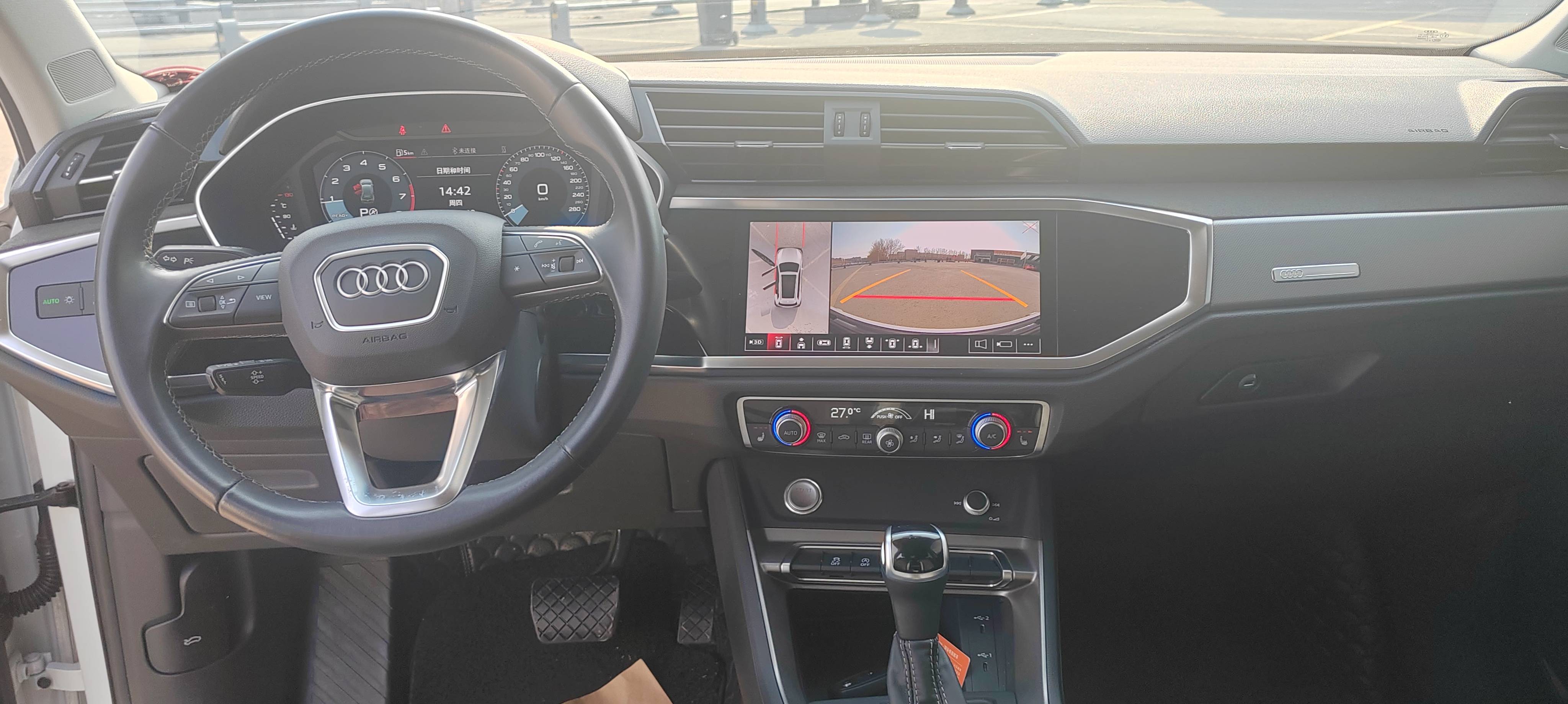 Audi Q3 2023 car image #14