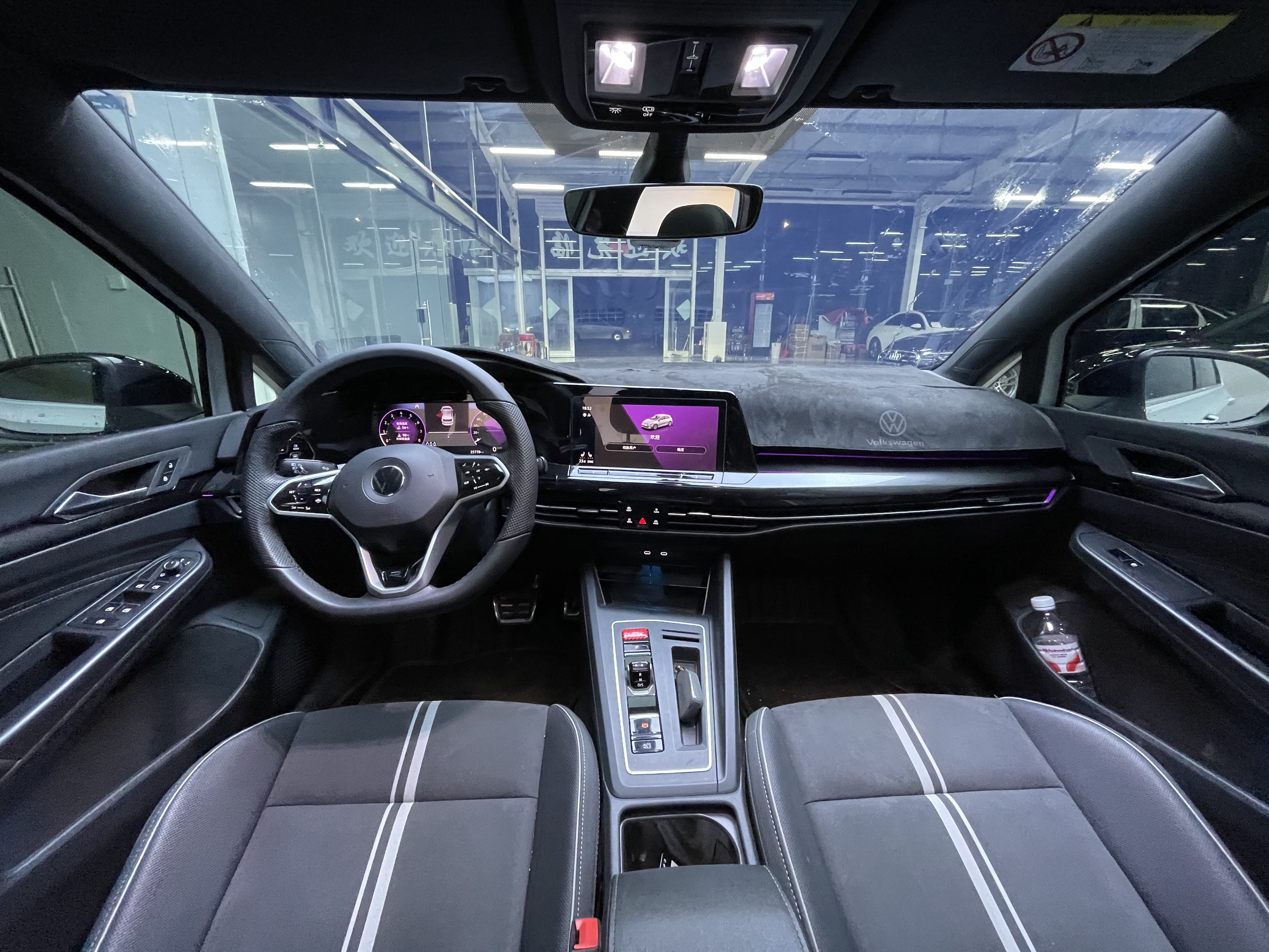 Volkswagen Golf 2023 car image #14
