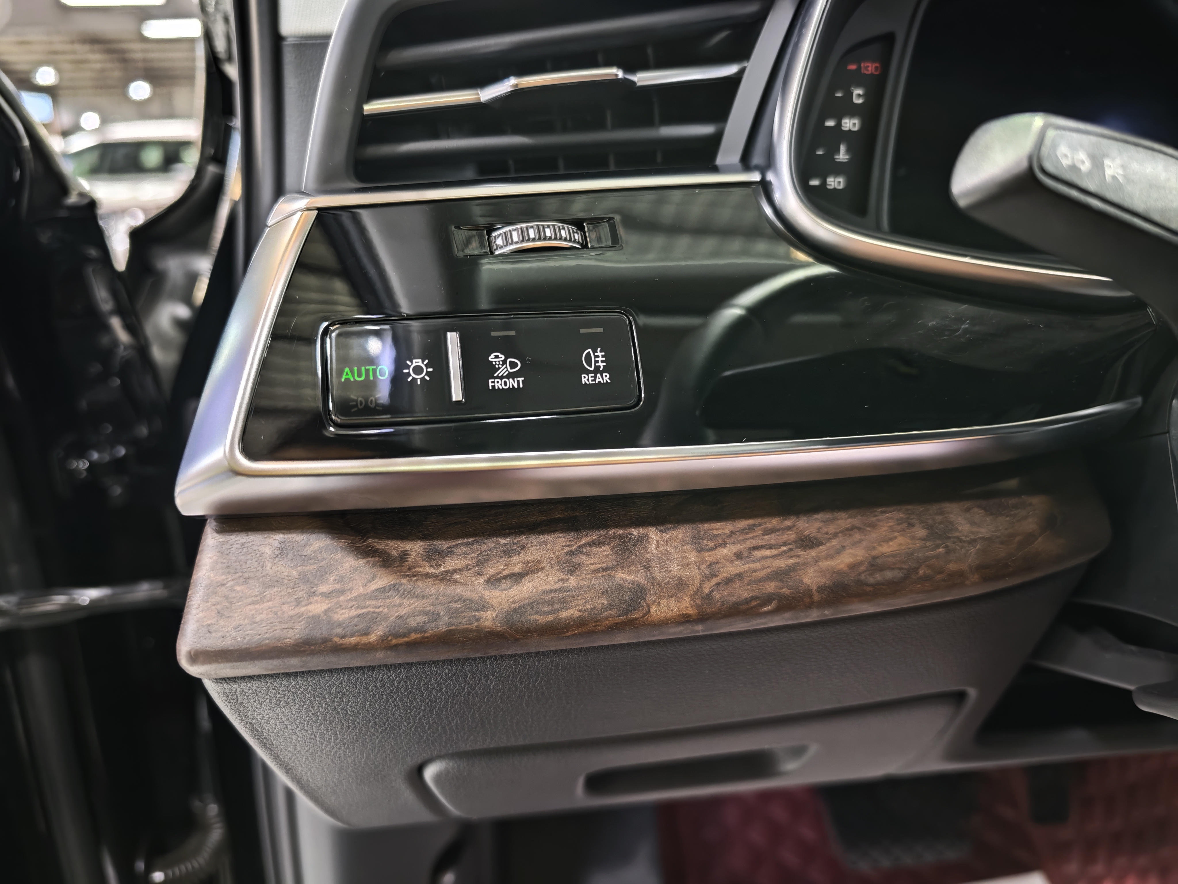 Audi Q7 2023 car image #14