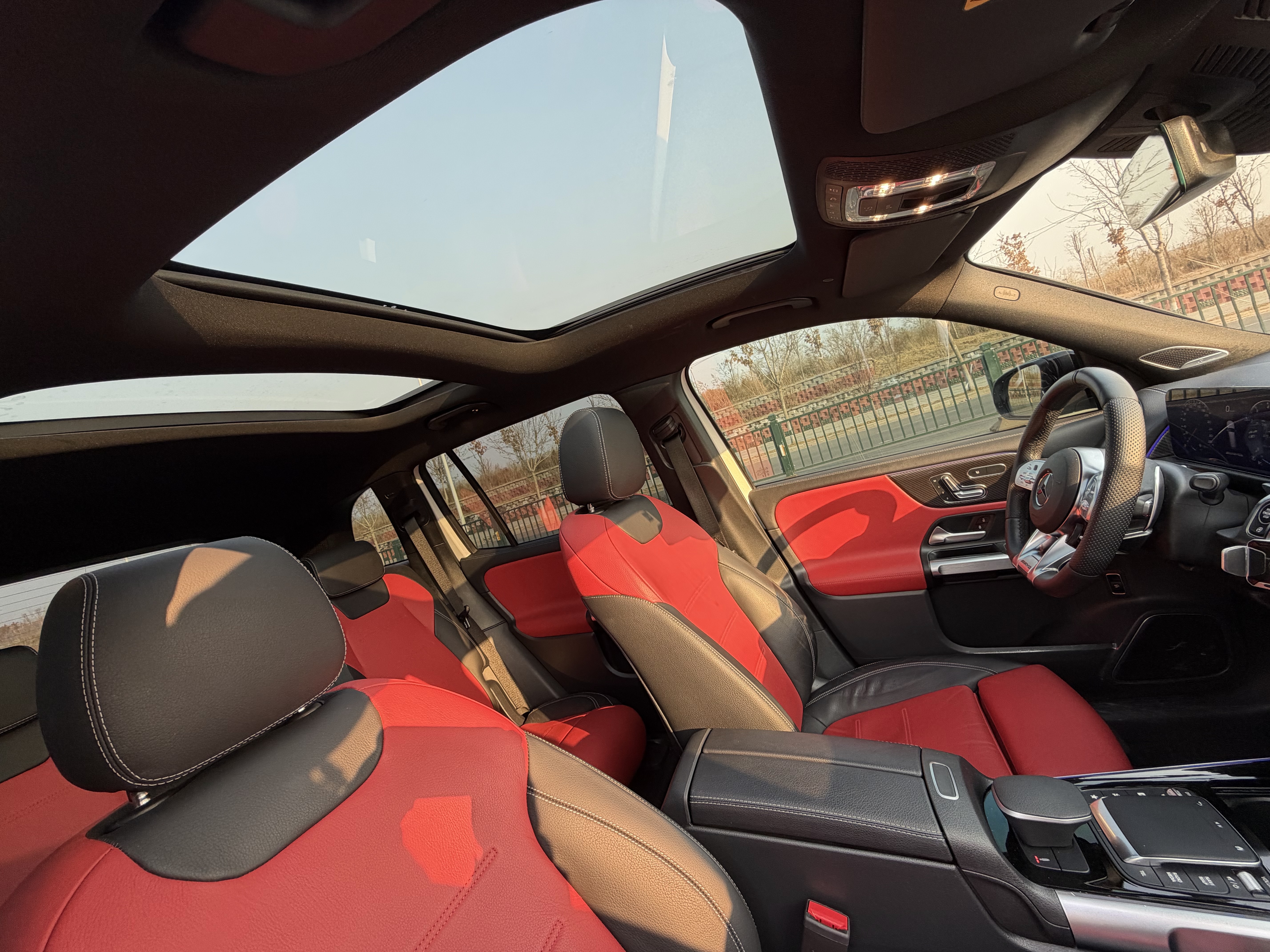 Mercedes-Benz GLB AMG 2023 immagine di auto #14