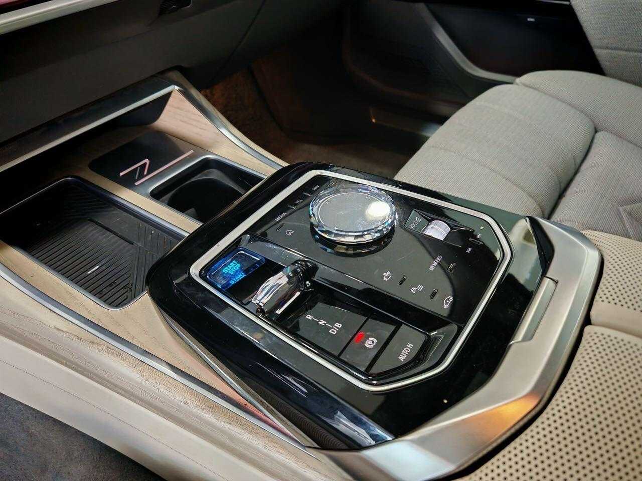 BMW i7 2022 immagine di auto #14