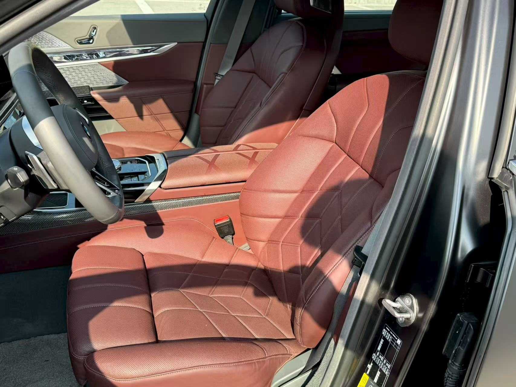 BMW i7 M70L 2023 #14 BMW i7 M70L 2023 car image #14