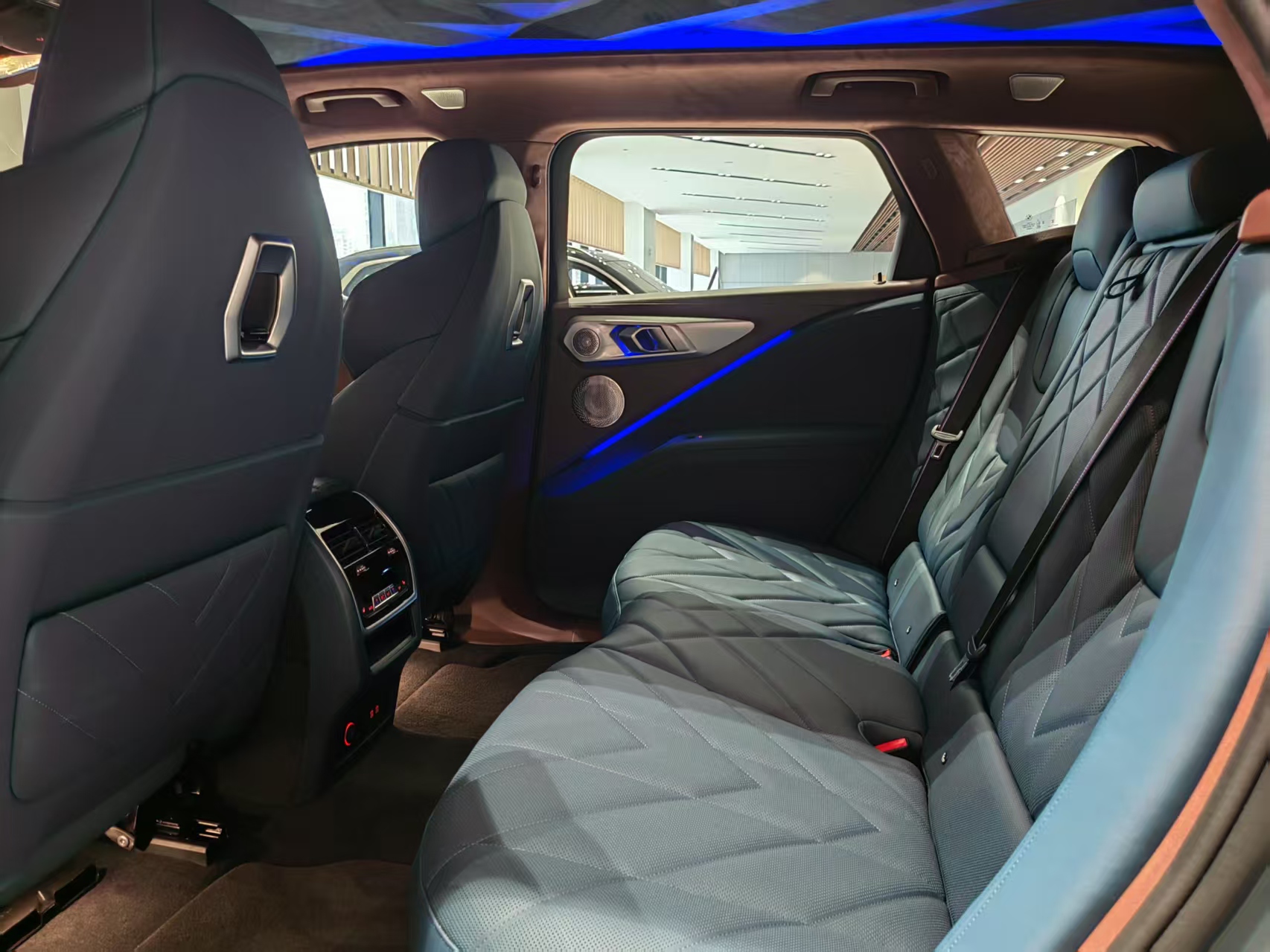 BMW XM 2024 car image #14