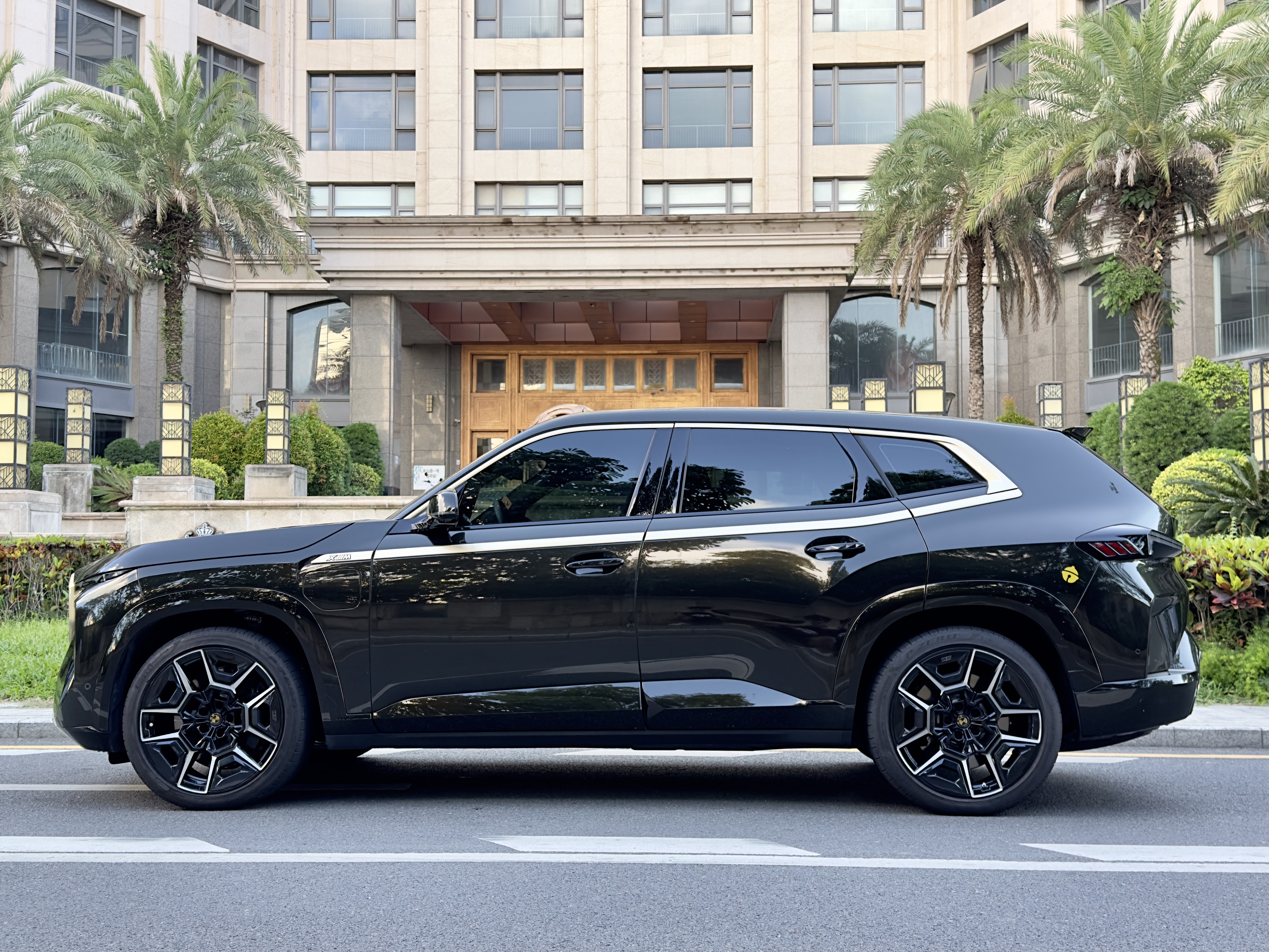 BMW XM 2023 #14 BMW XM 2023 car image #14