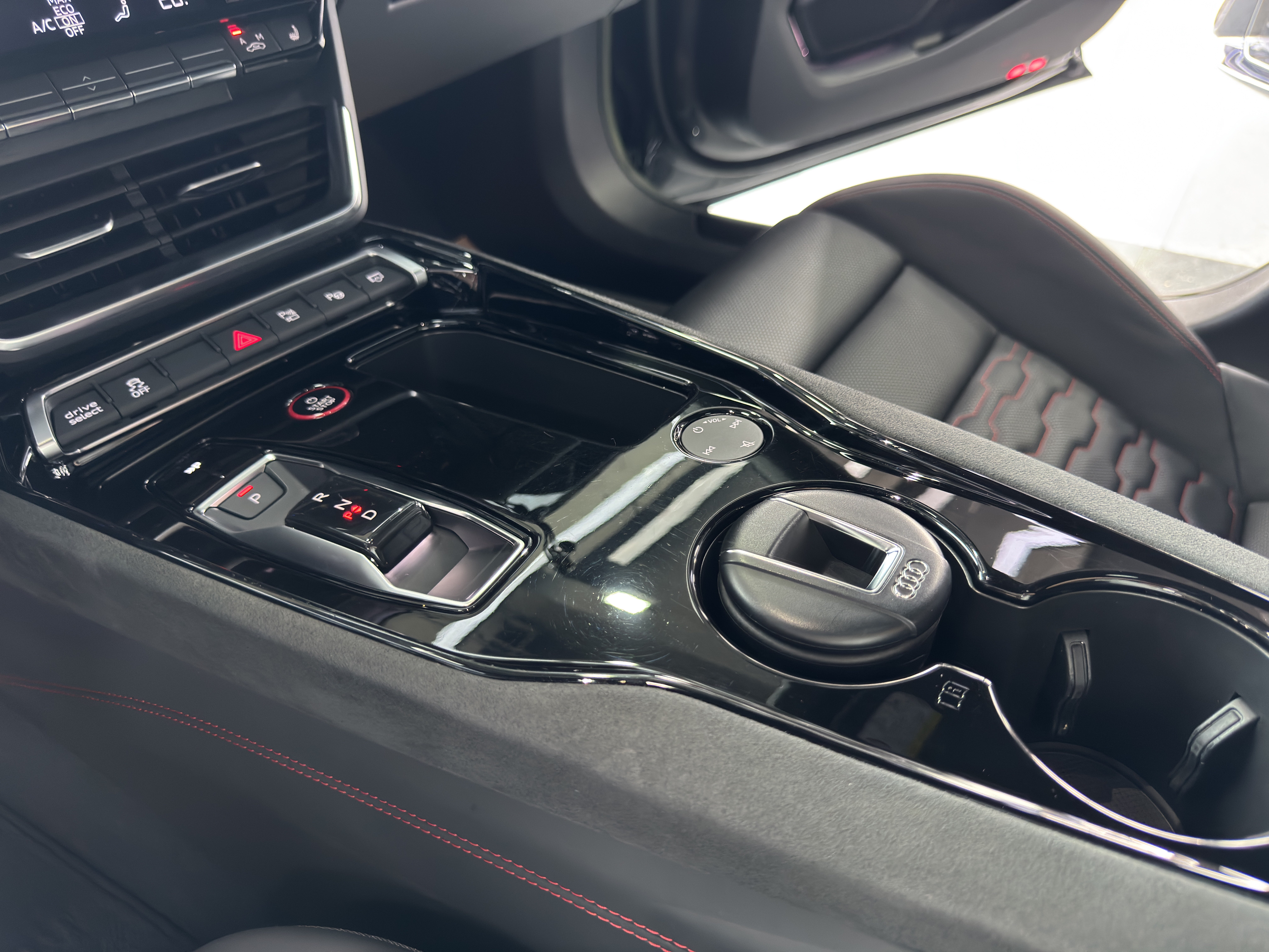 Audi RS e-tron GT 2022 car image #14