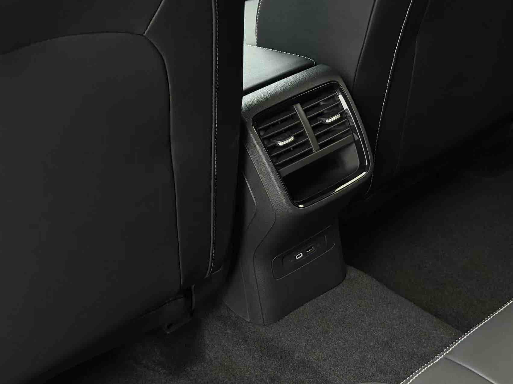 Skoda Octavia 2023 car image #14