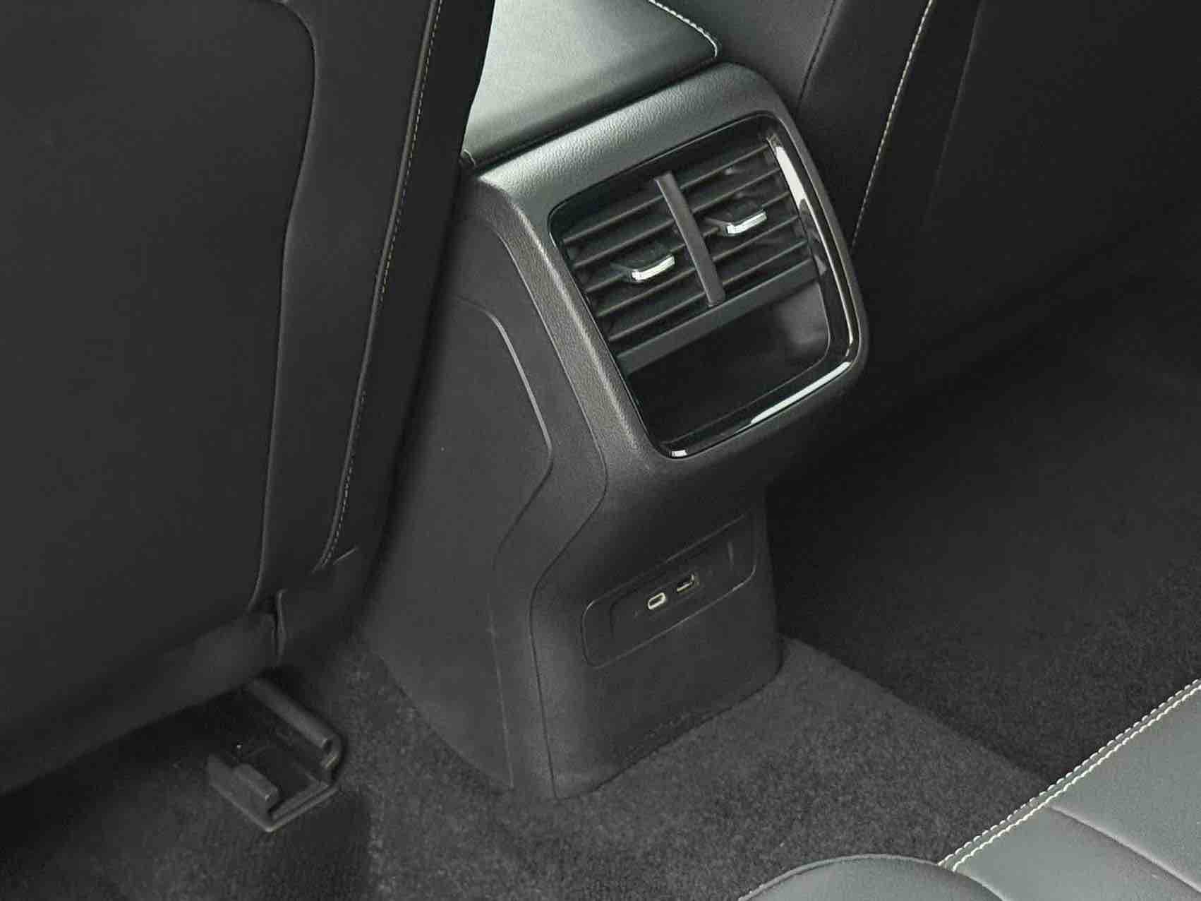 Skoda Octavia 2023 car image #14
