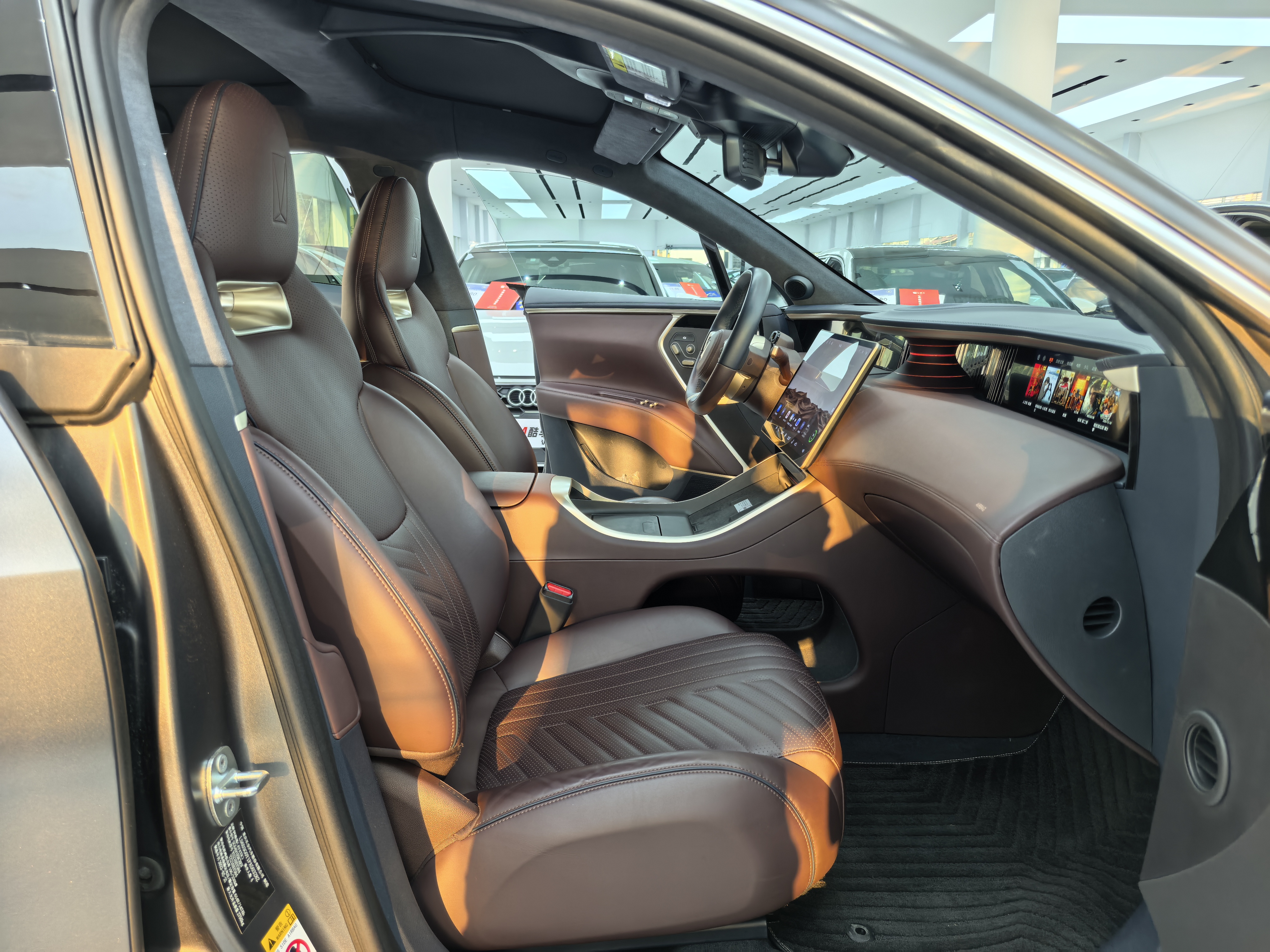 Avatr 11 2023 car image #14