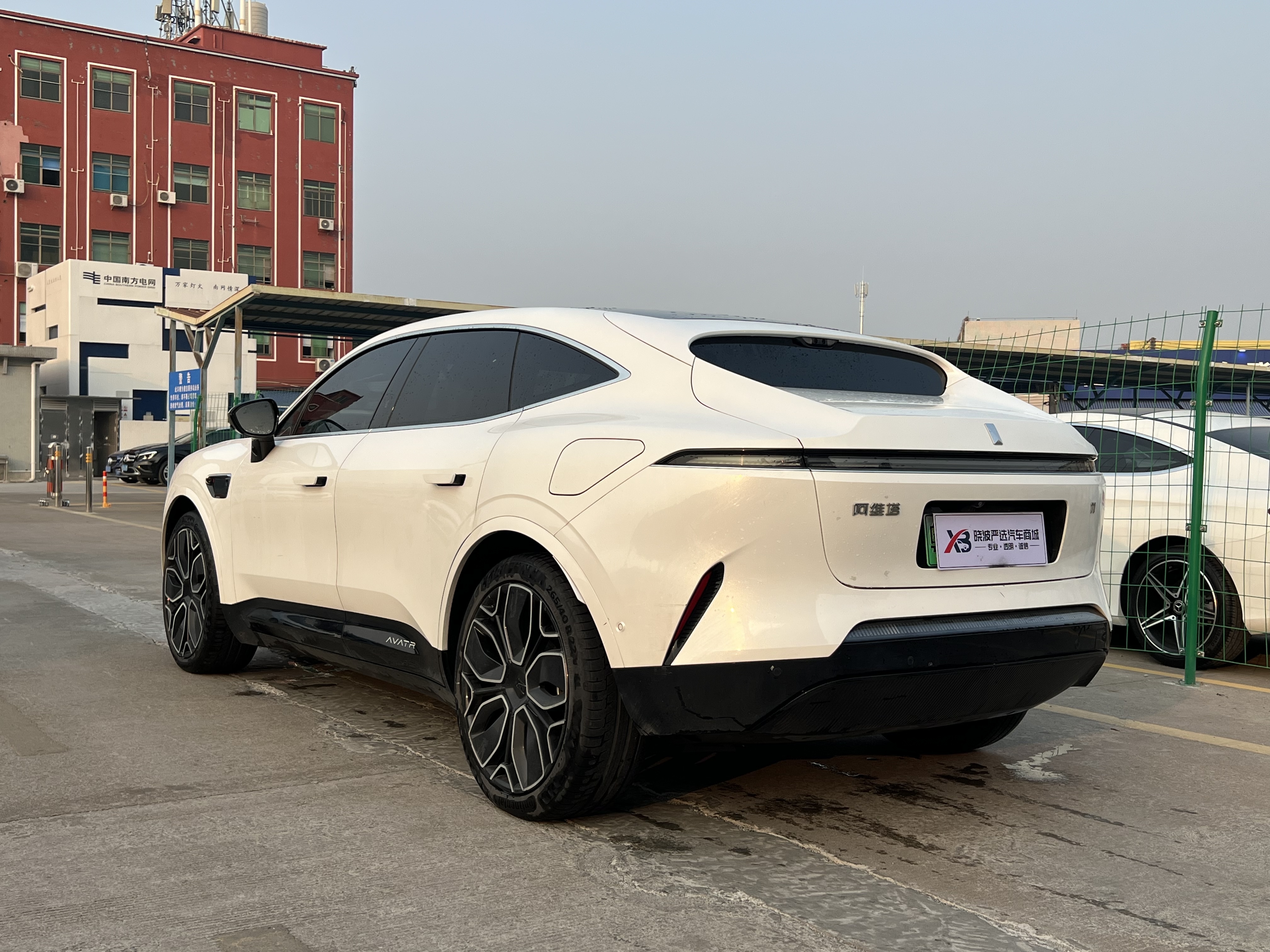 Avatr 11 2023 car image #14