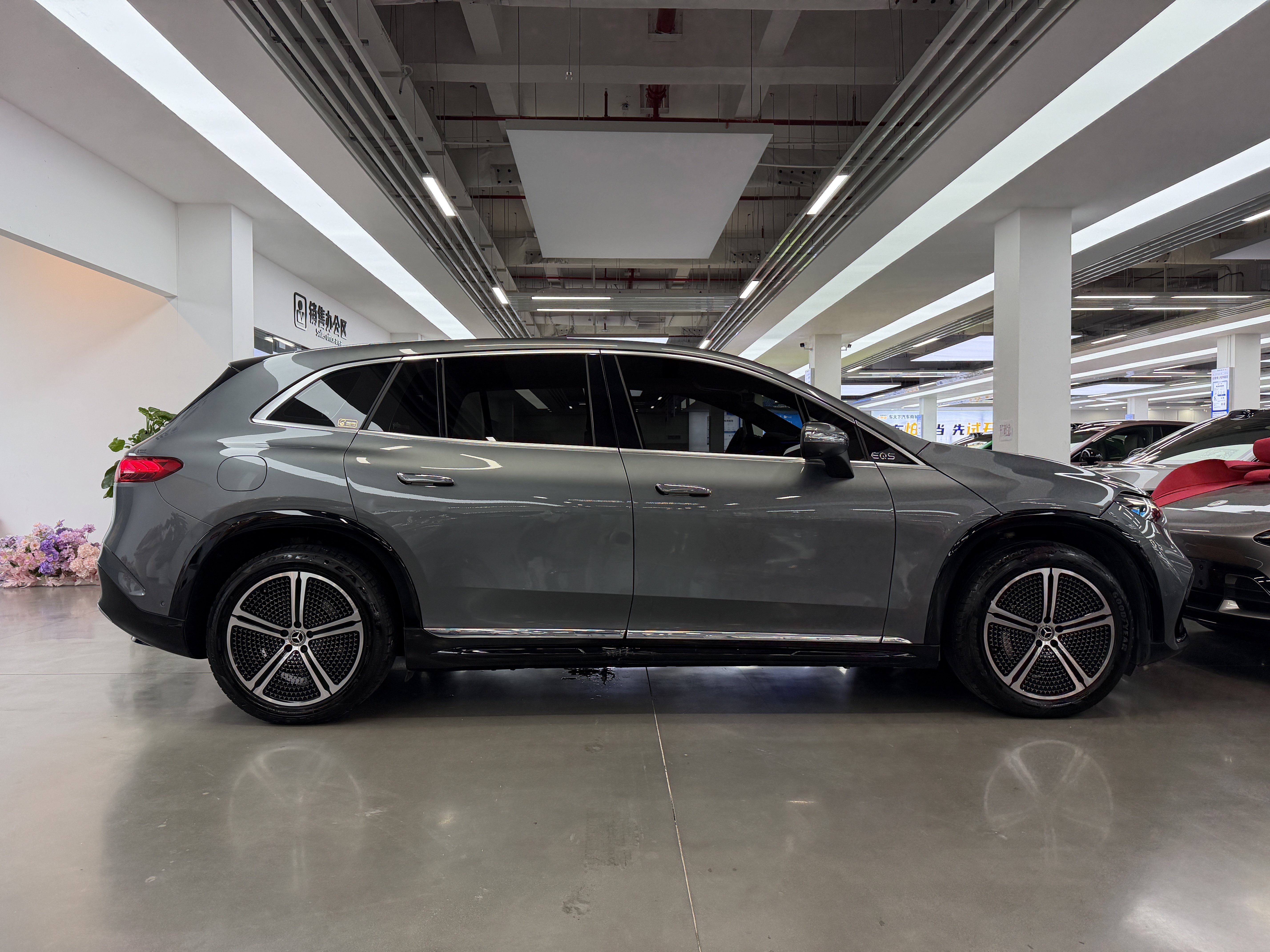 Mercedes-Benz EQS SUV 2024 car image #14