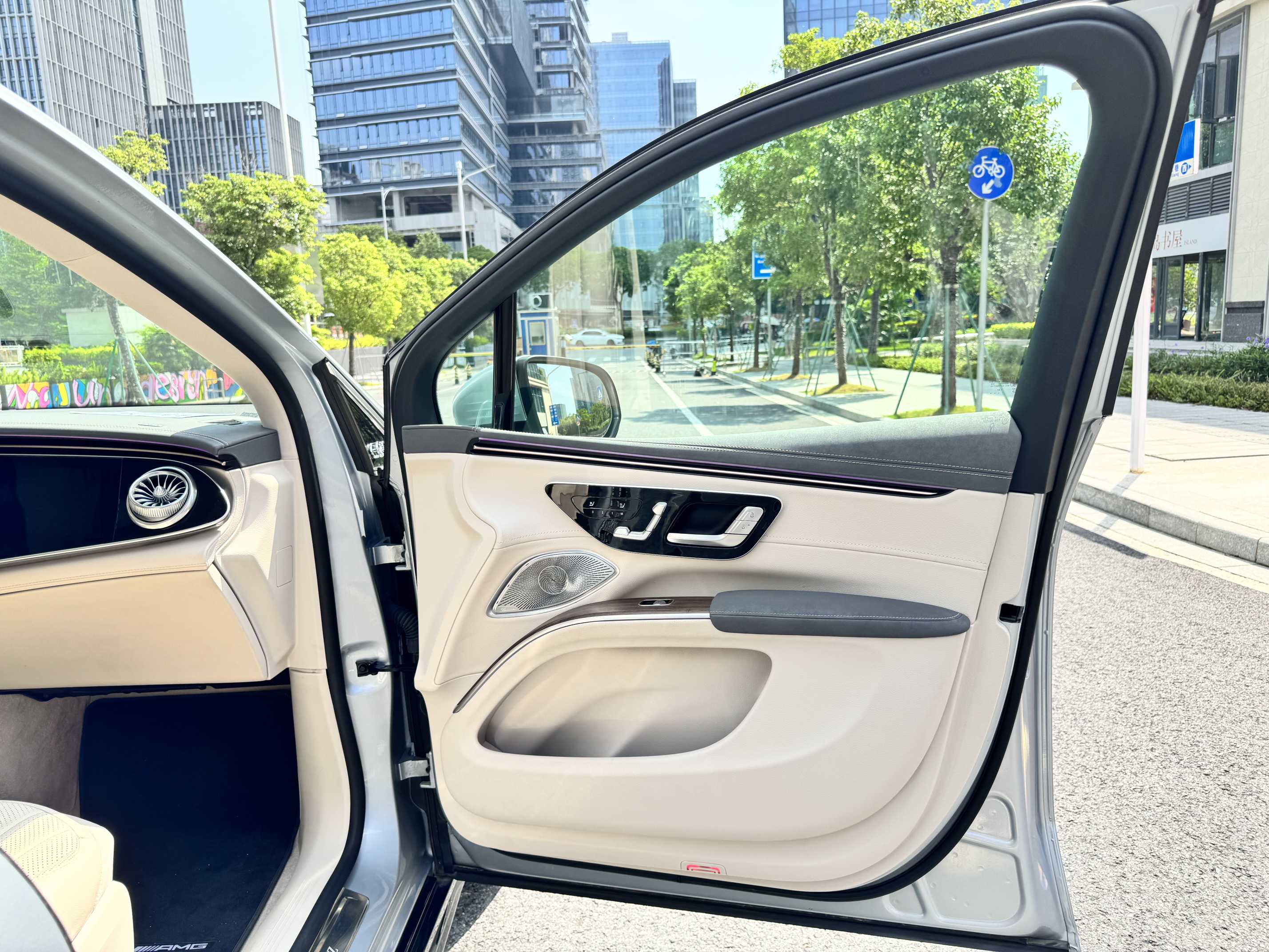 Mercedes-Benz EQS SUV 2023 car image #14