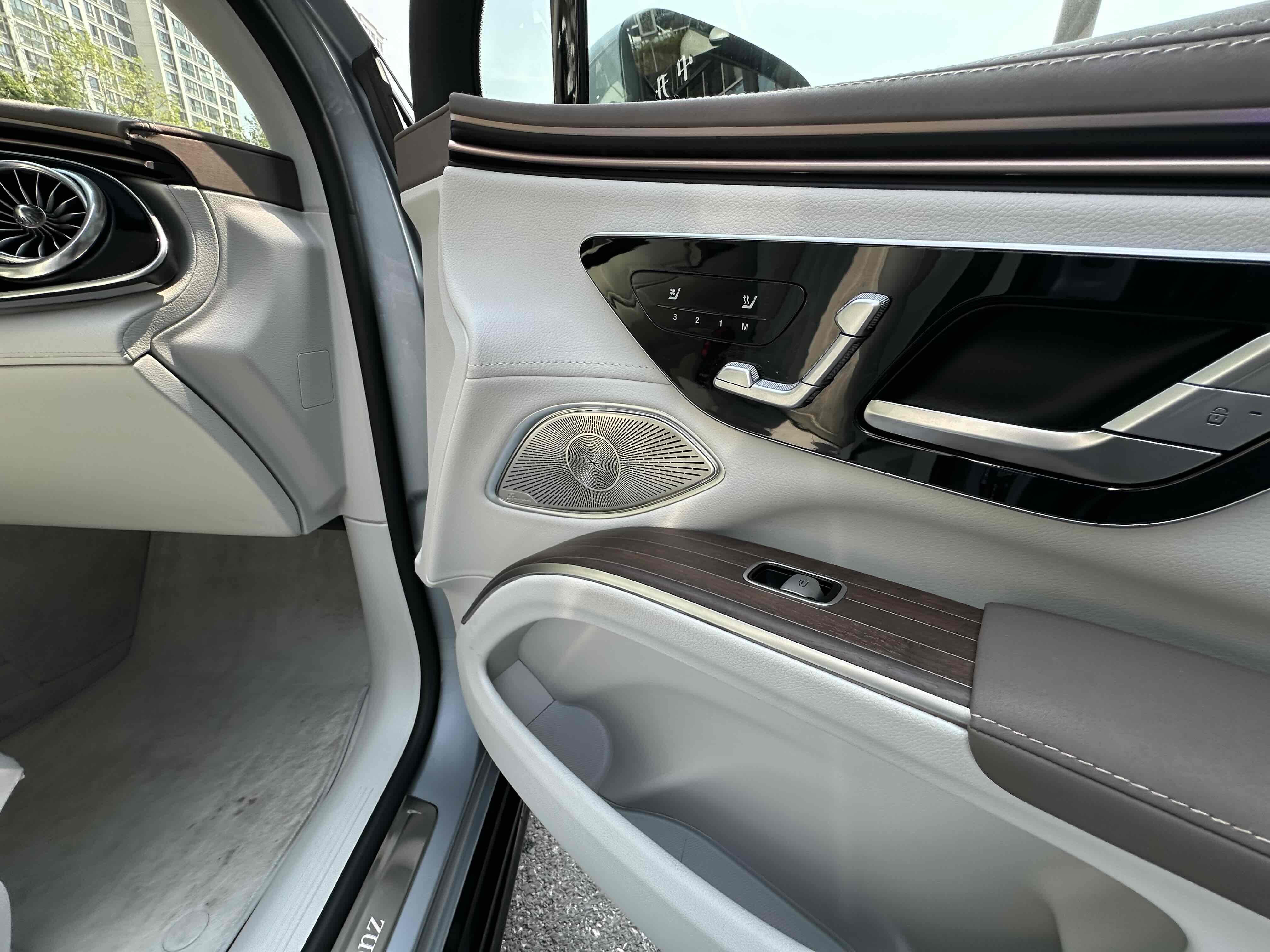 Mercedes-Benz EQS SUV 2023 car image #14