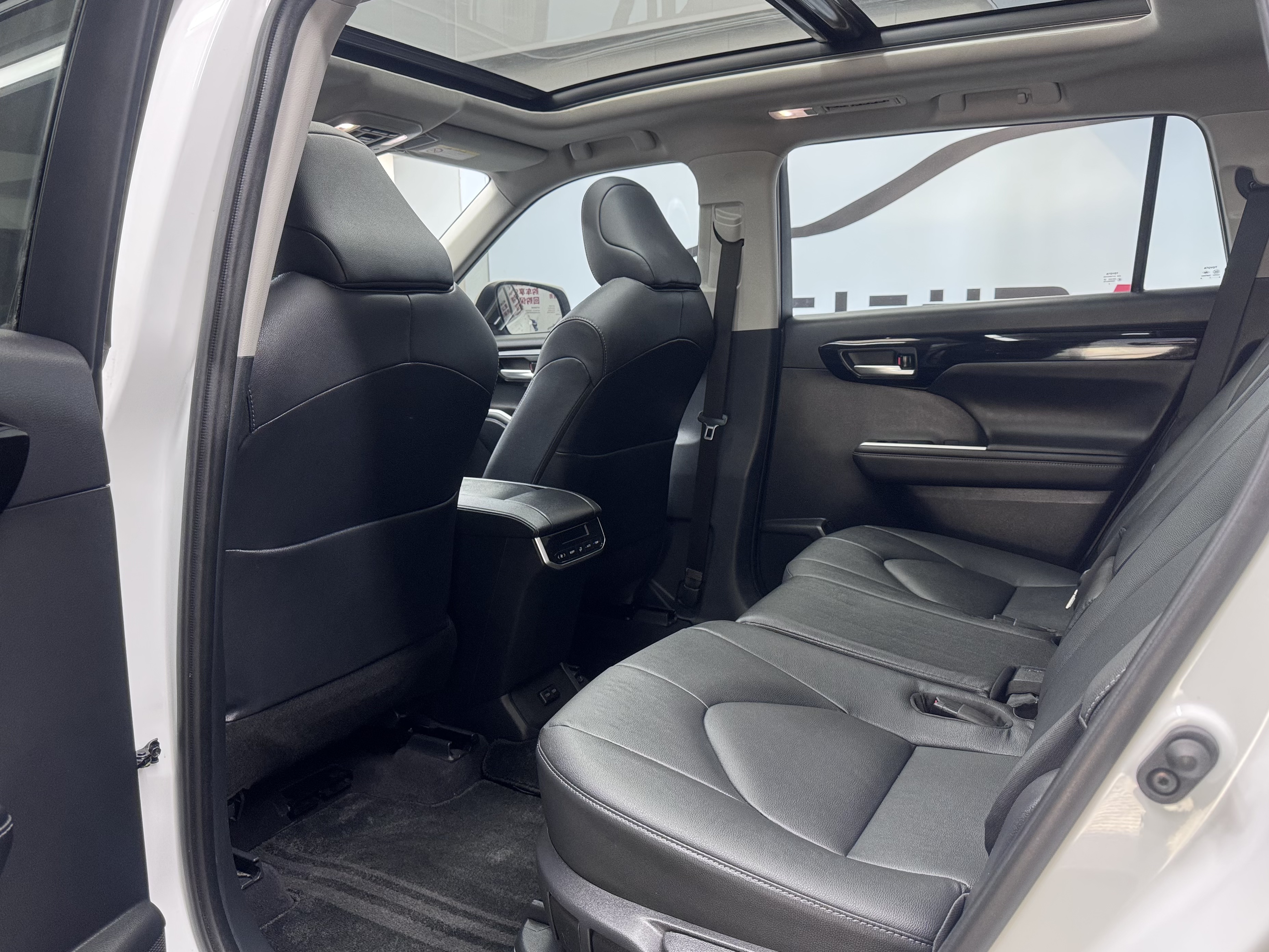 Toyota Highlander 2024 car image #14
