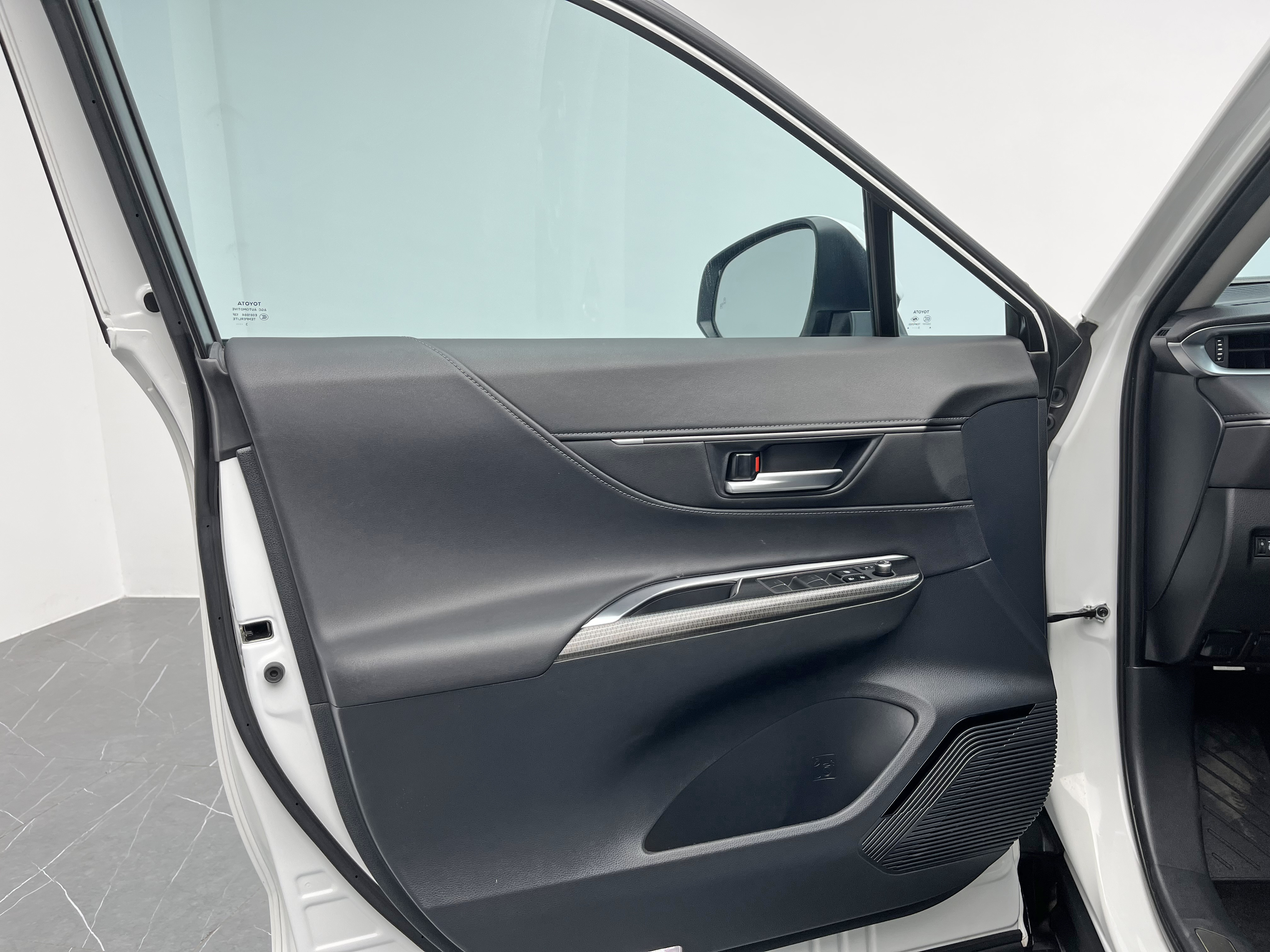 Toyota Venza 2024 car image #14