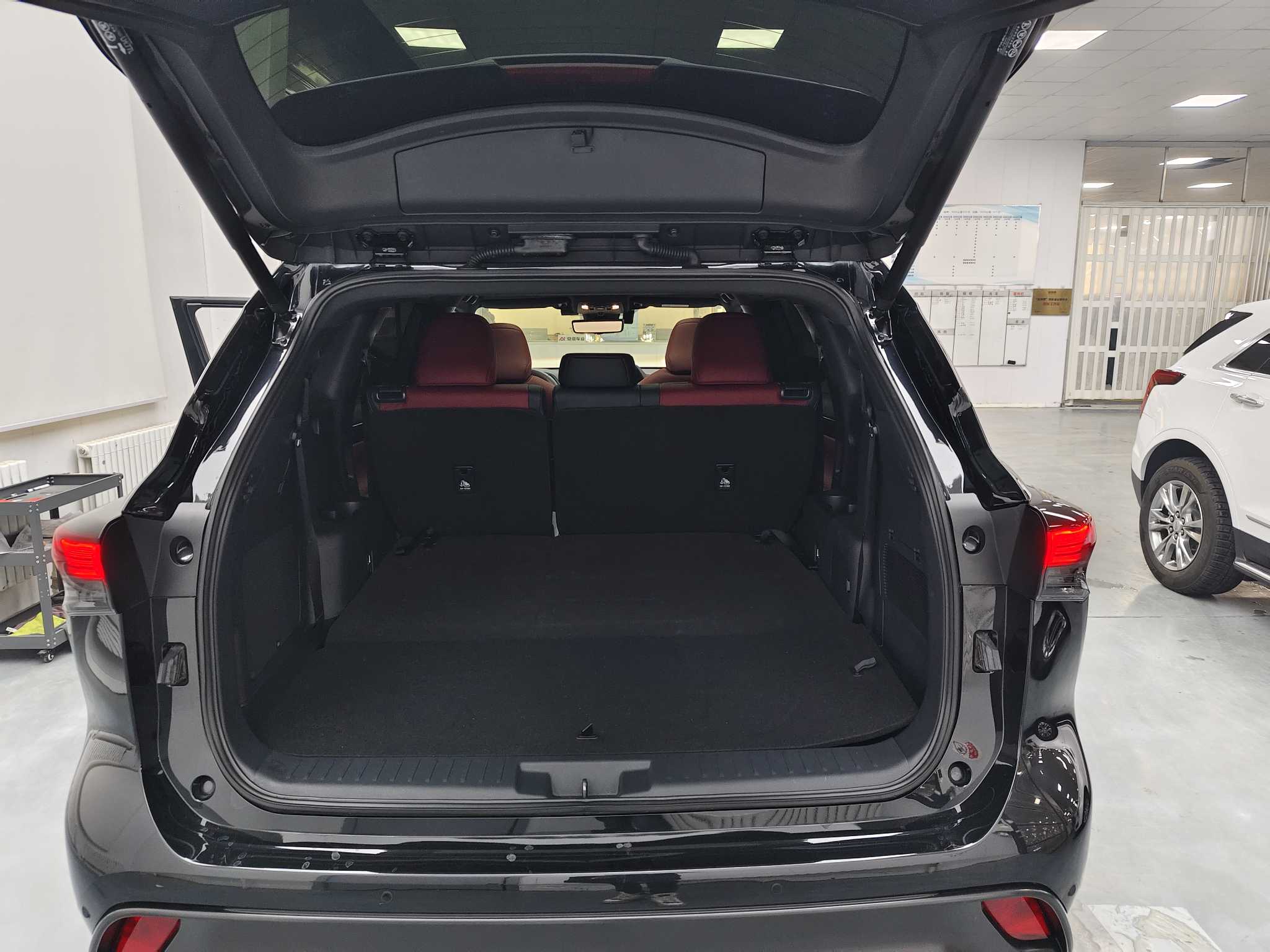 Toyota Crown Kluger 2024 immagine di auto #14