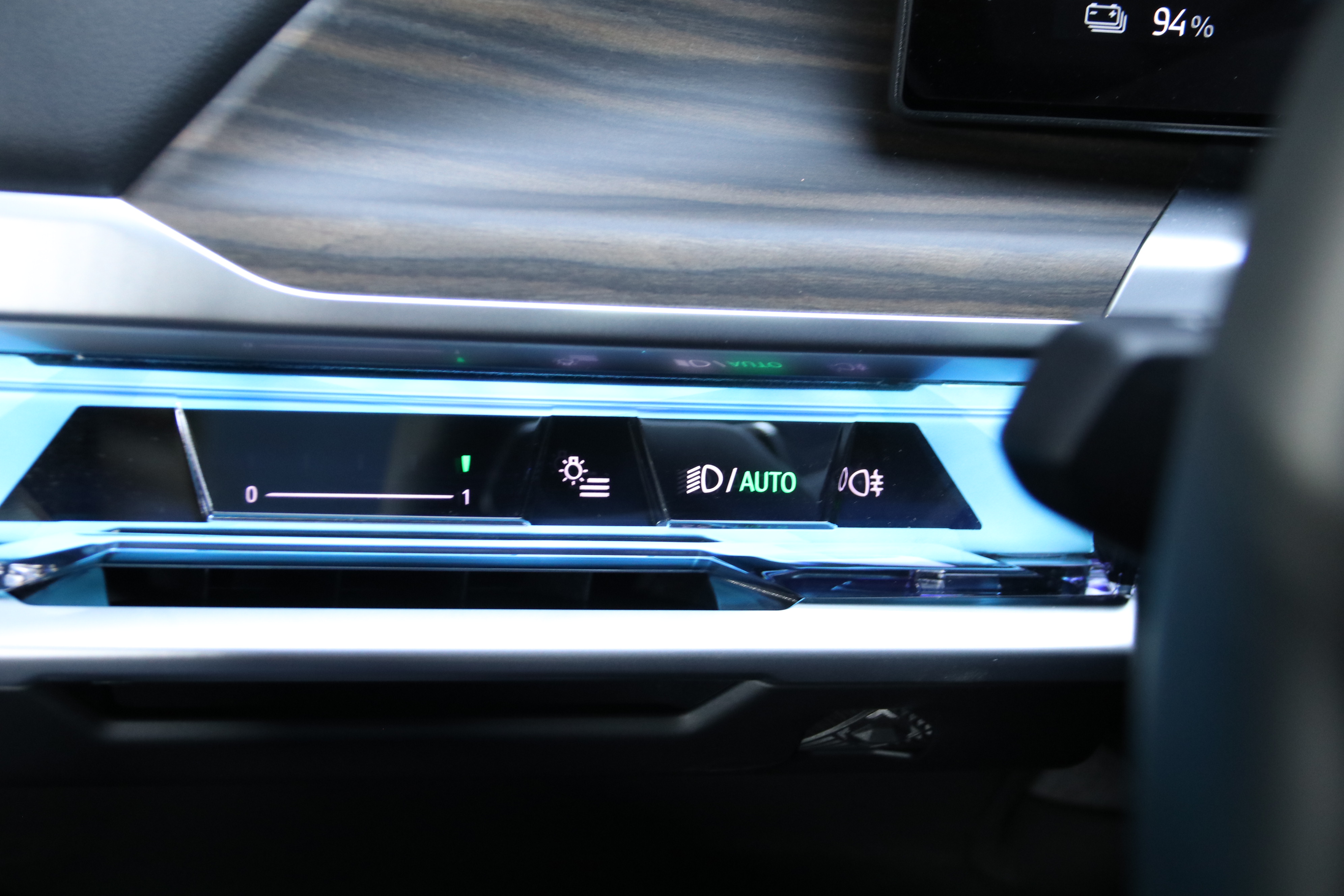 BMW i7 M70L 2024 car image #14