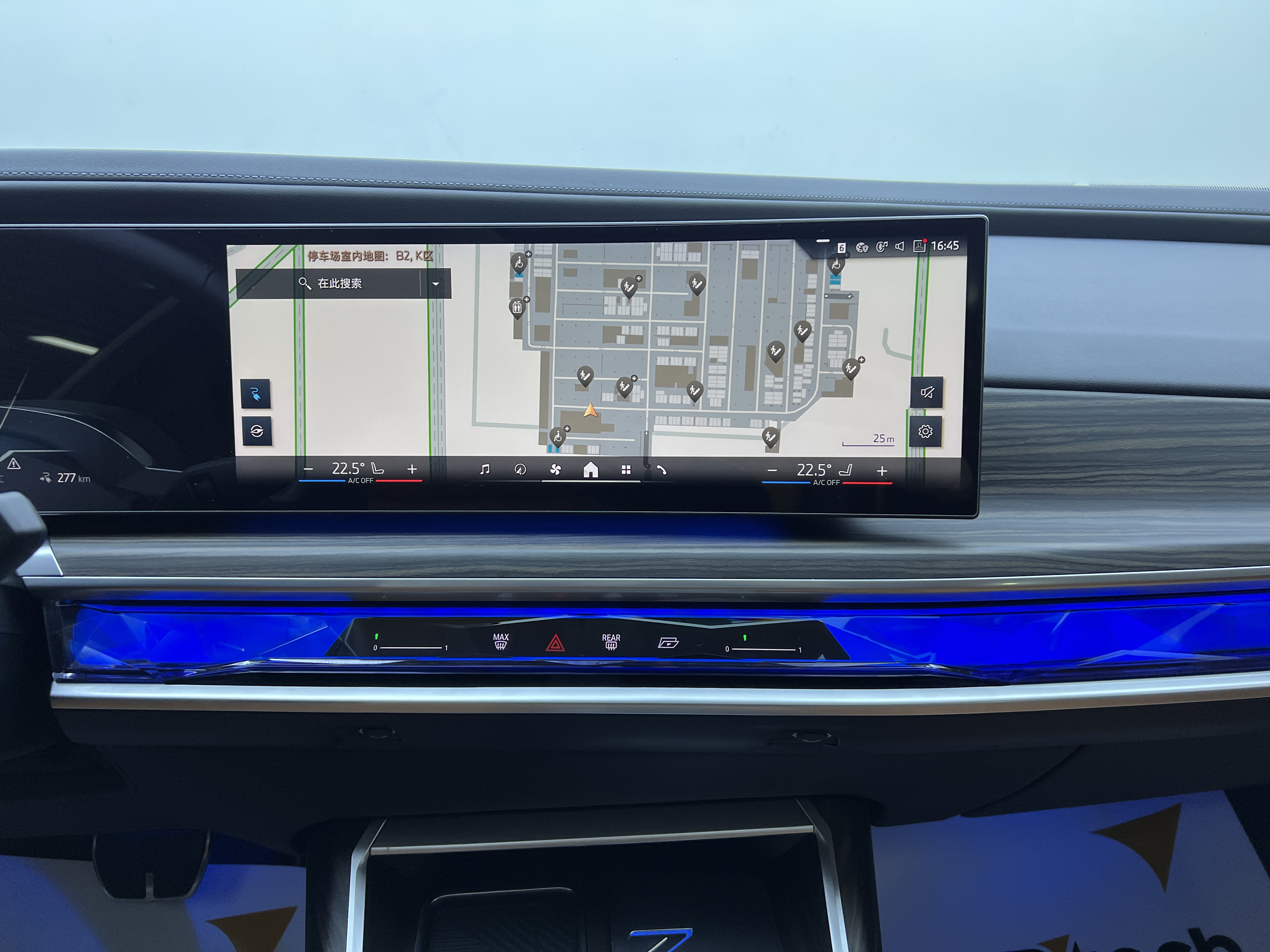 BMW i7 2023 car image #14