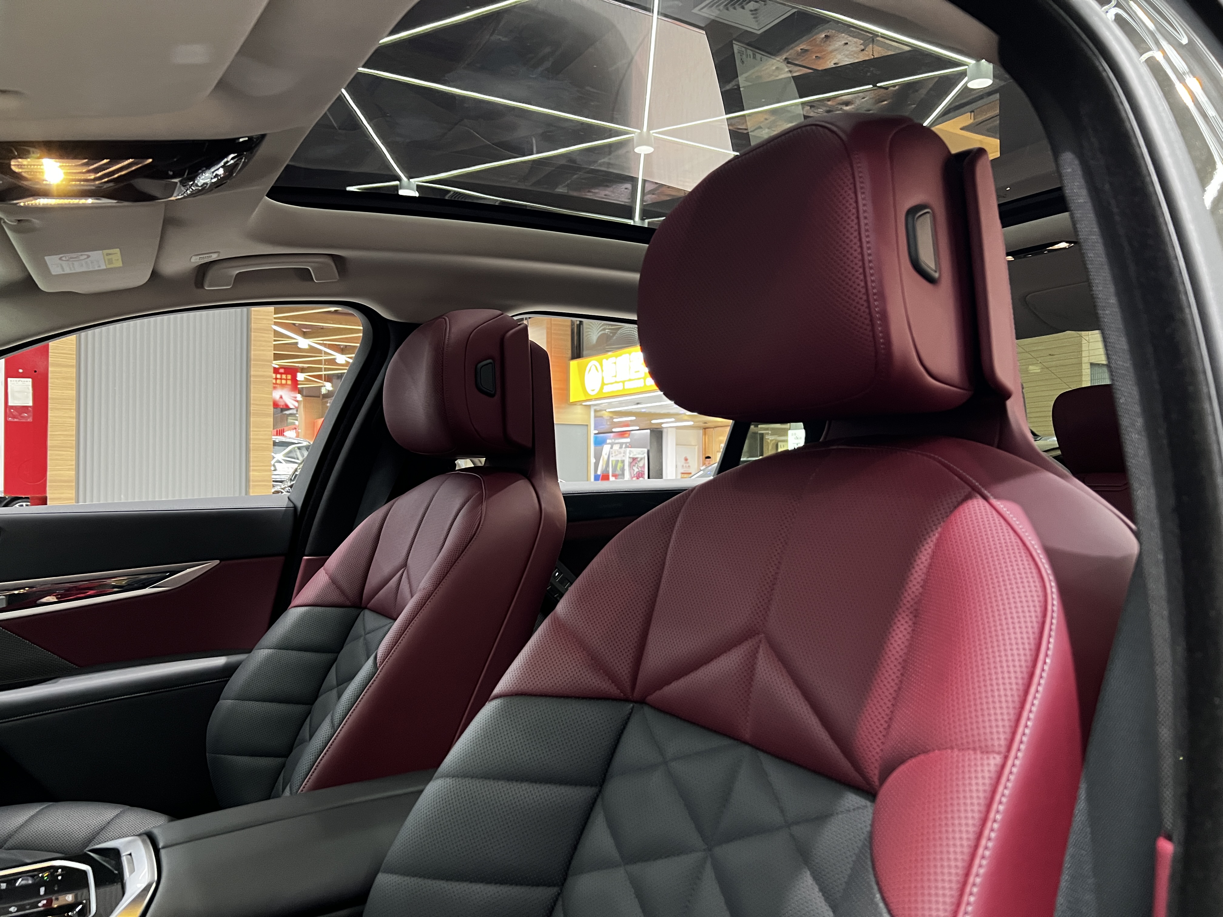 BMW i7 2023 immagine di auto #14