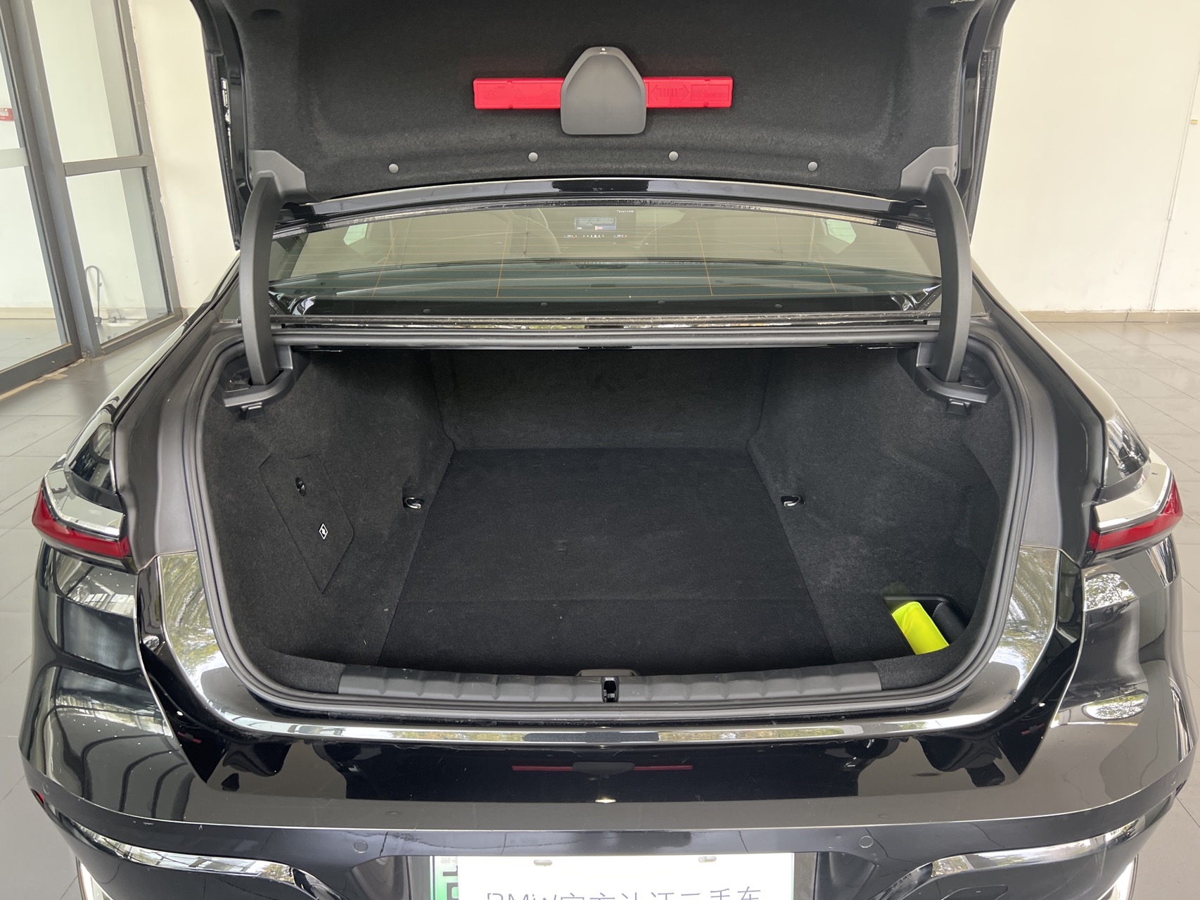 BMW i7 M70L 2024 car image #14