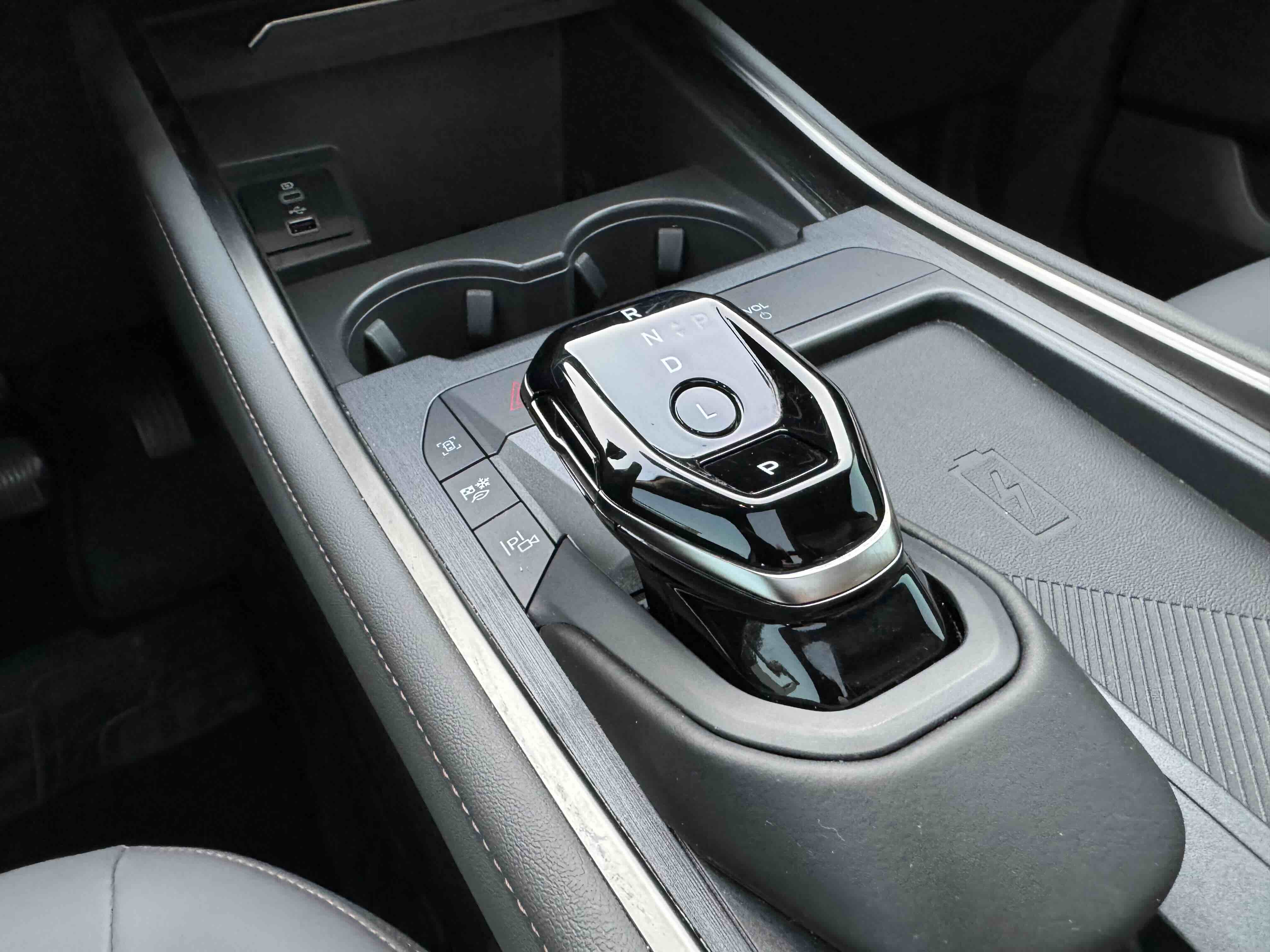 Ford Edge 2024 car image #14