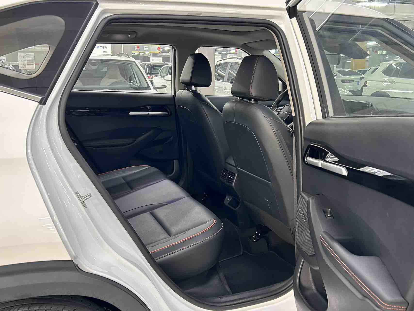 Kia Seltos 2024 imagen de coche #14