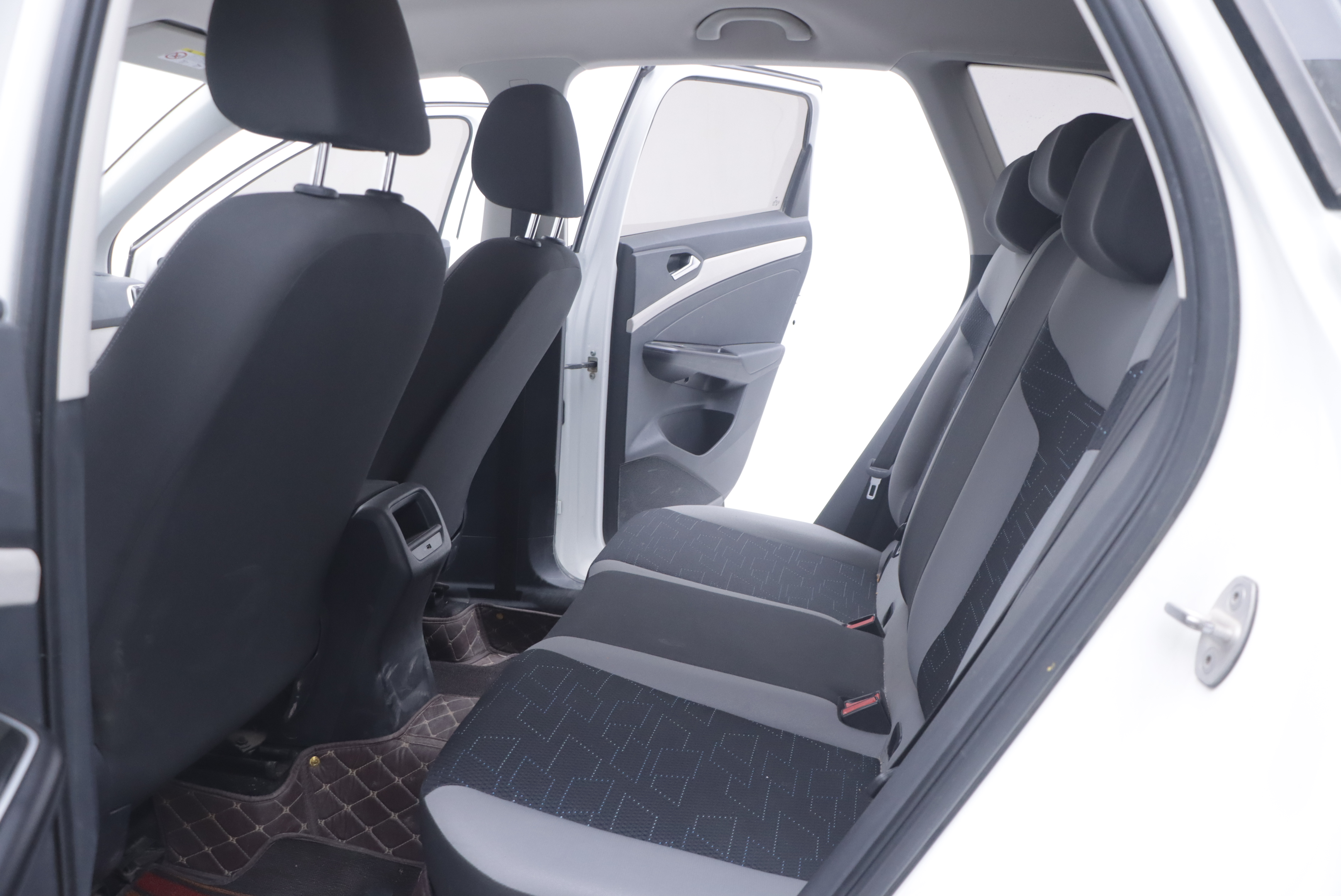 VS5 2023 car image #14