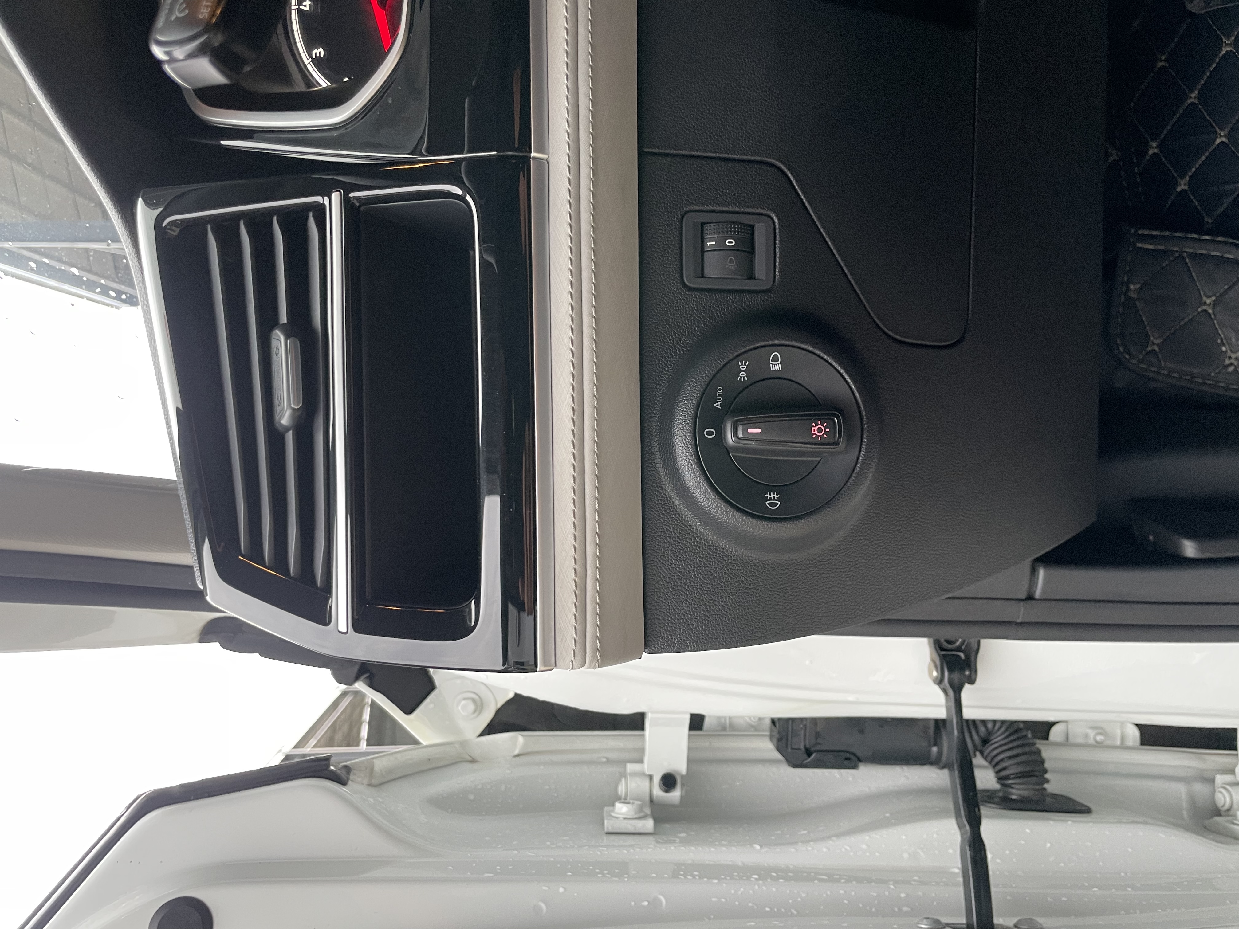 VS5 2024 car image #14