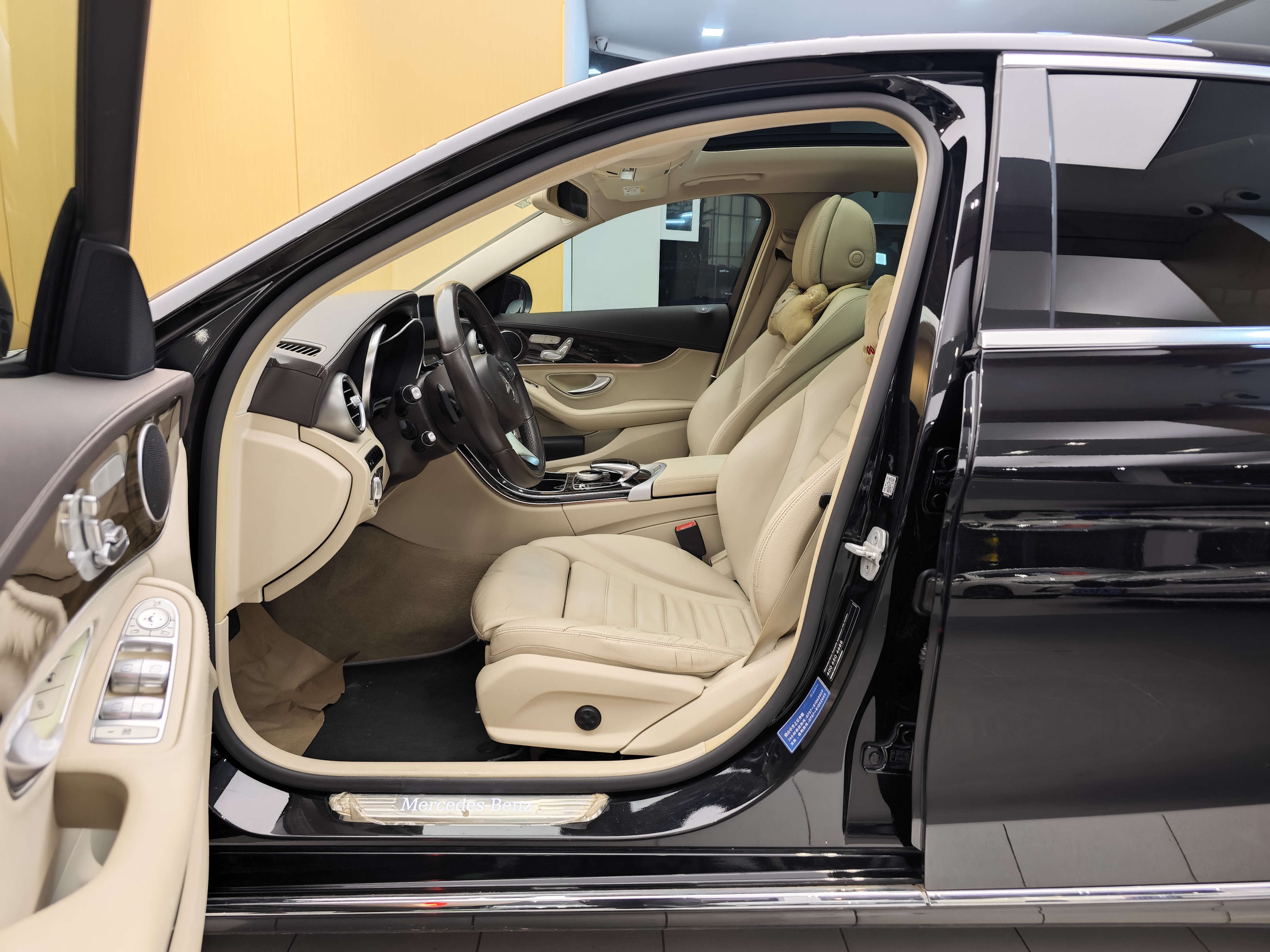 Mercedes-Benz C Class 2015 car image #14