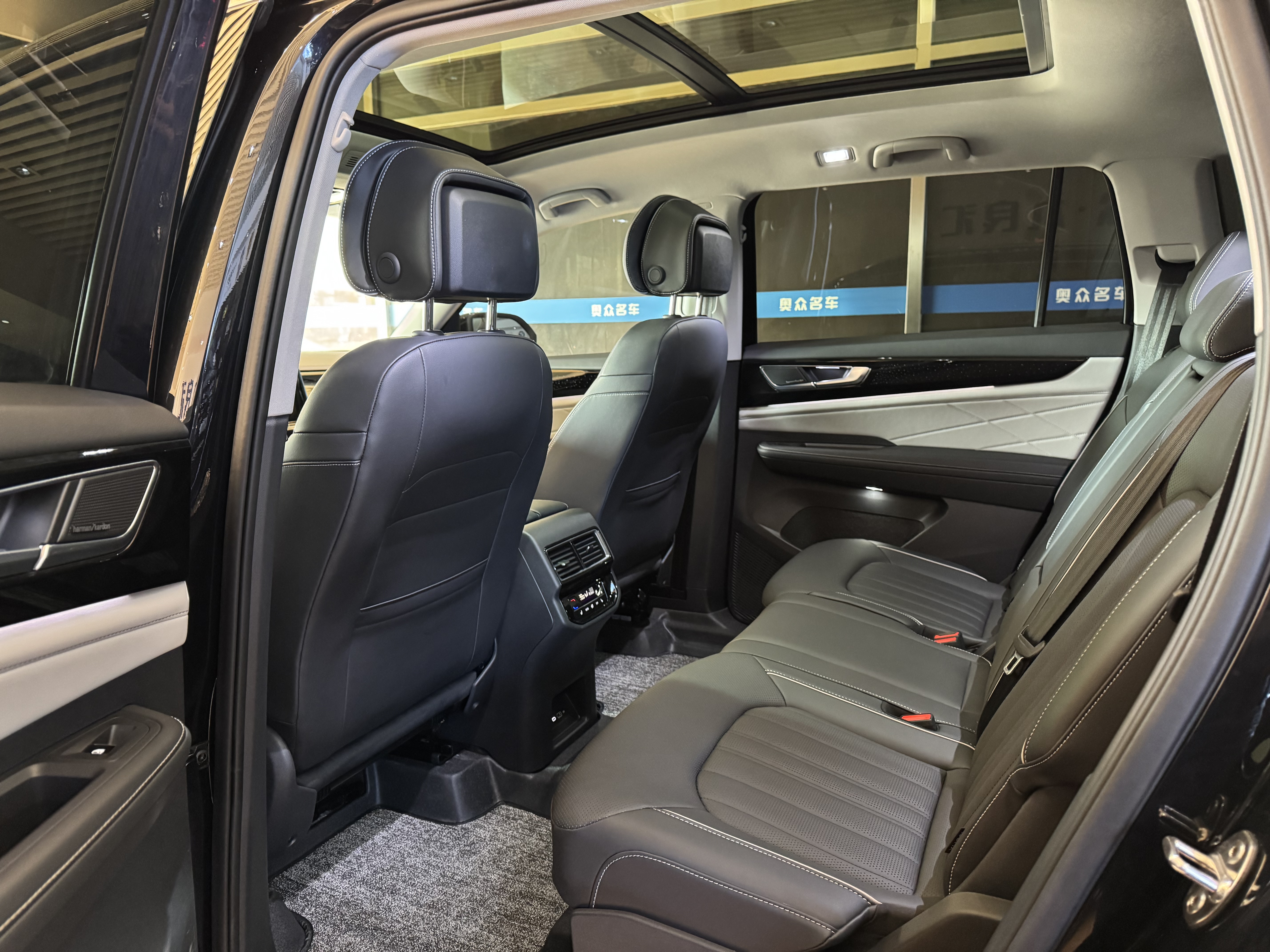 Volkswagen Teramont 2023 car image #14