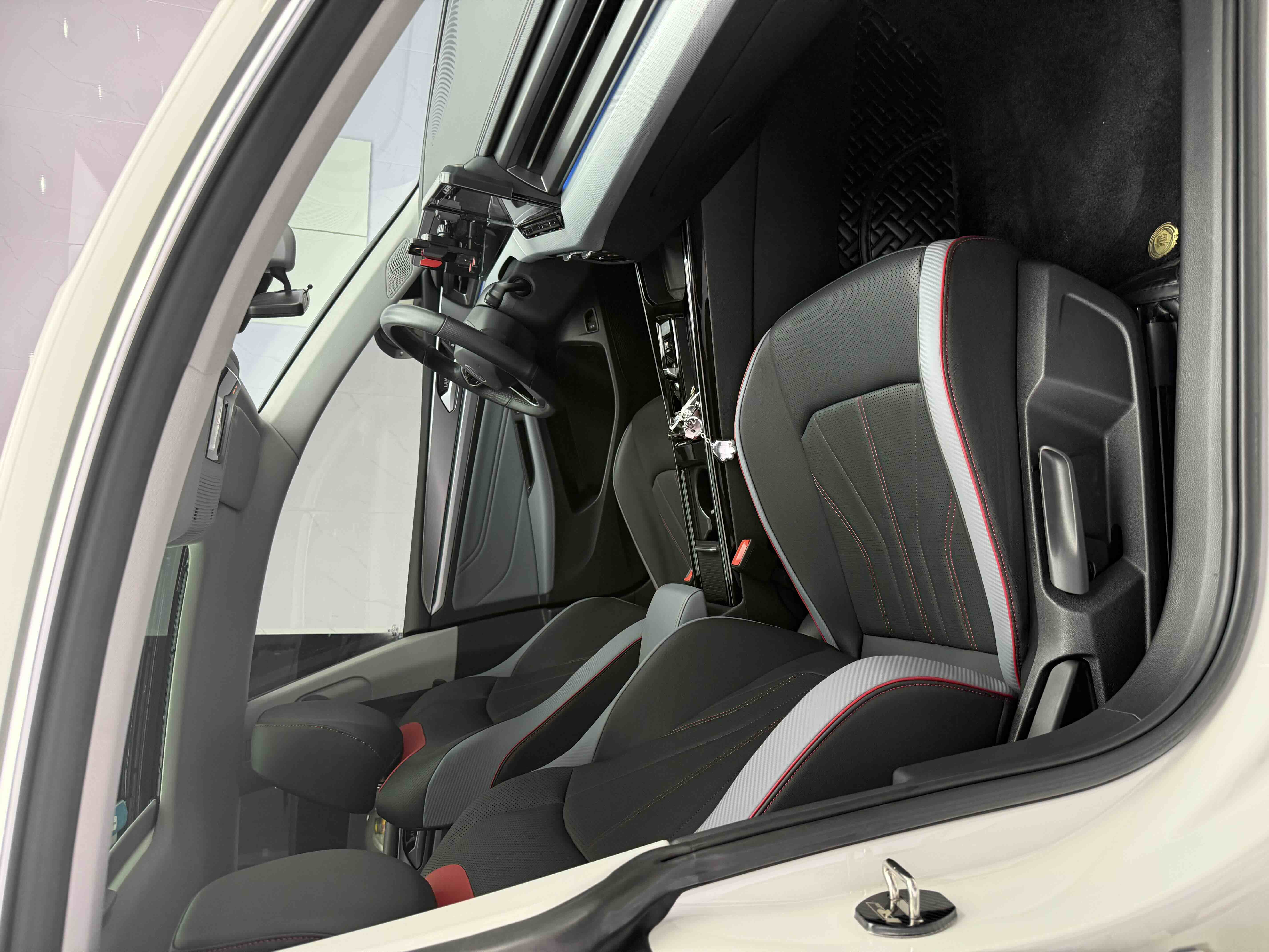 Volkswagen Lamando 2023 car image #14