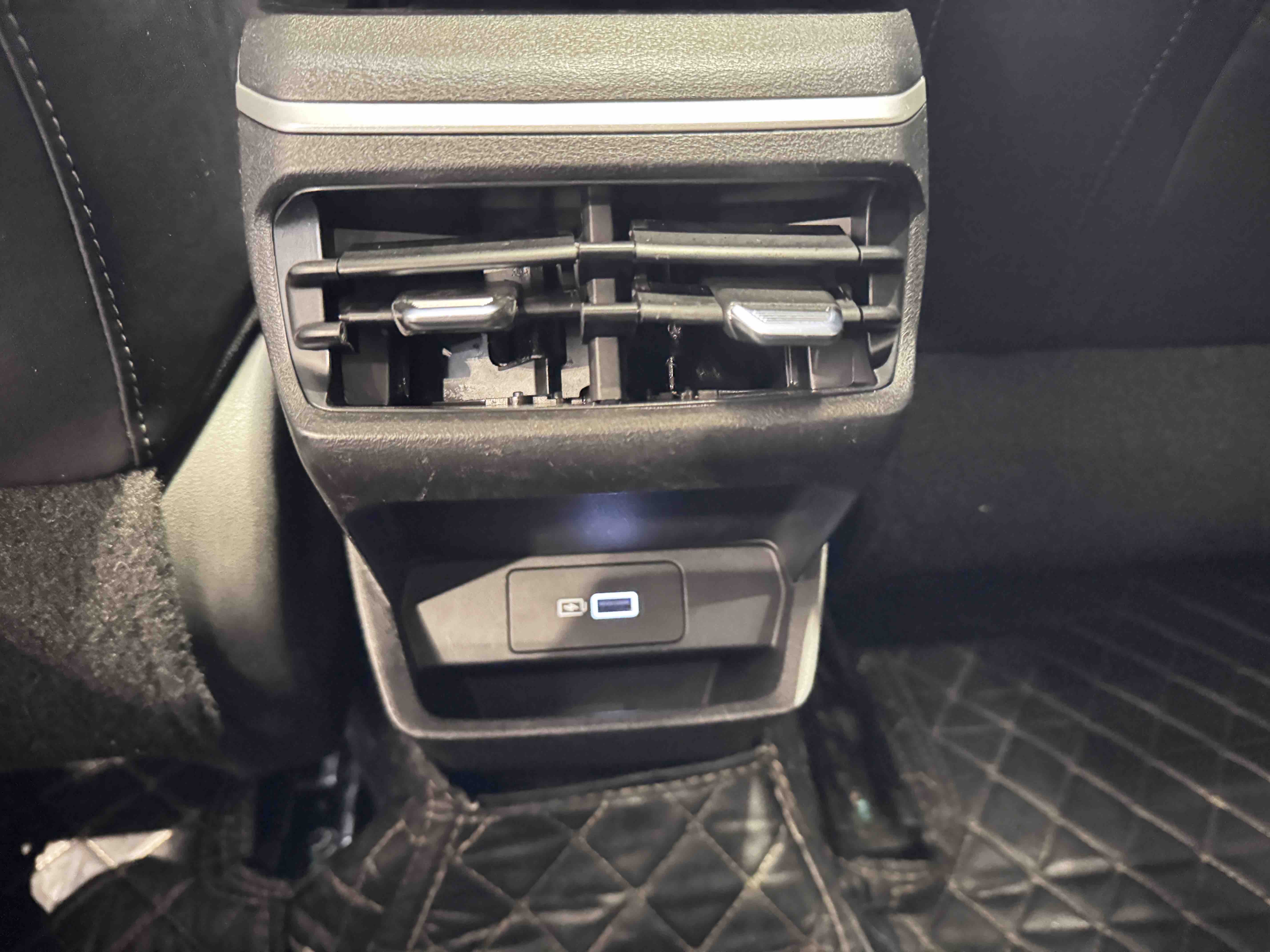 Emgrand 2023 car image #14