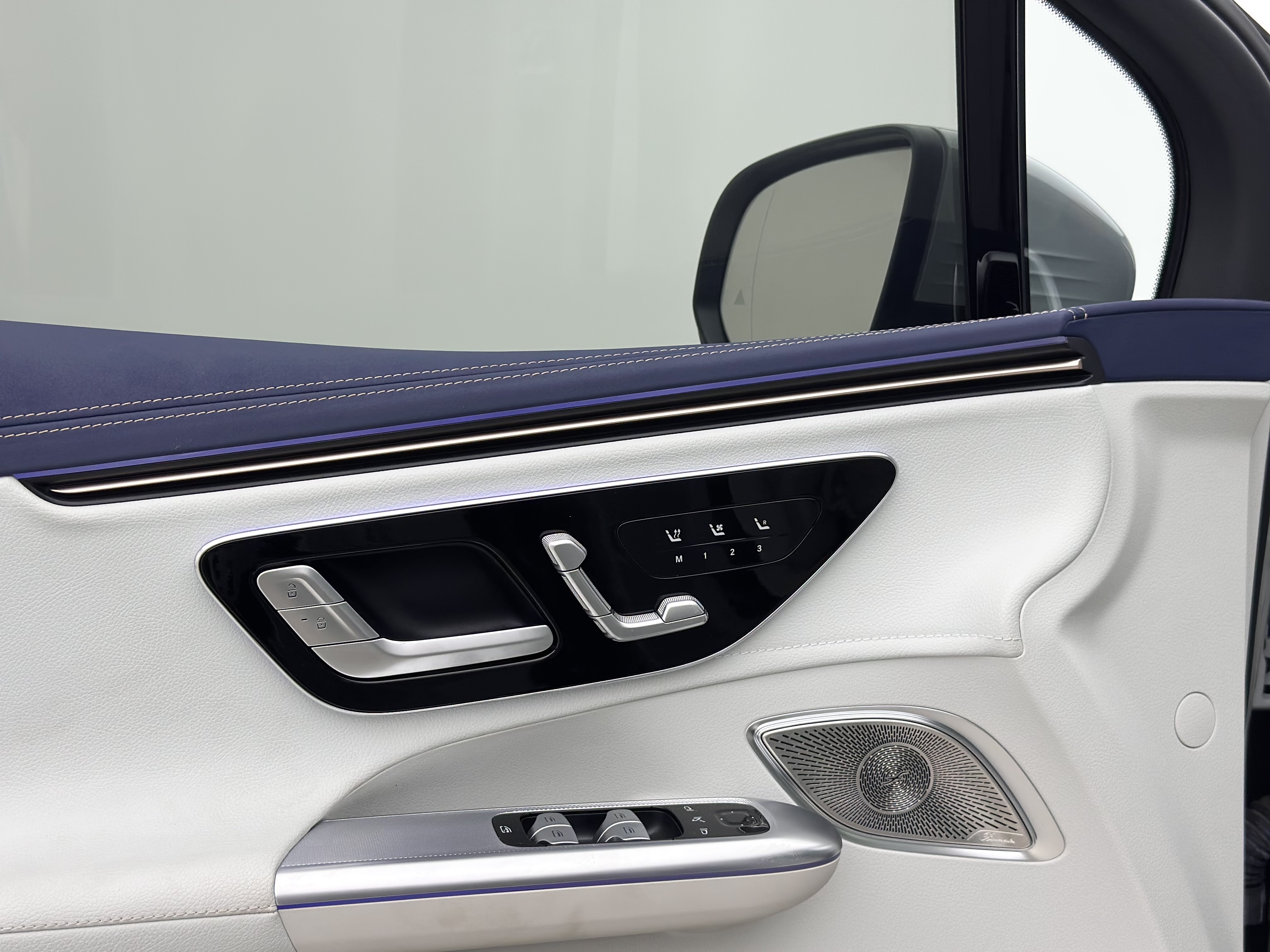 Mercedes-Benz EQE SUV 2025 #14 Mercedes-Benz EQE SUV 2025 car image #14