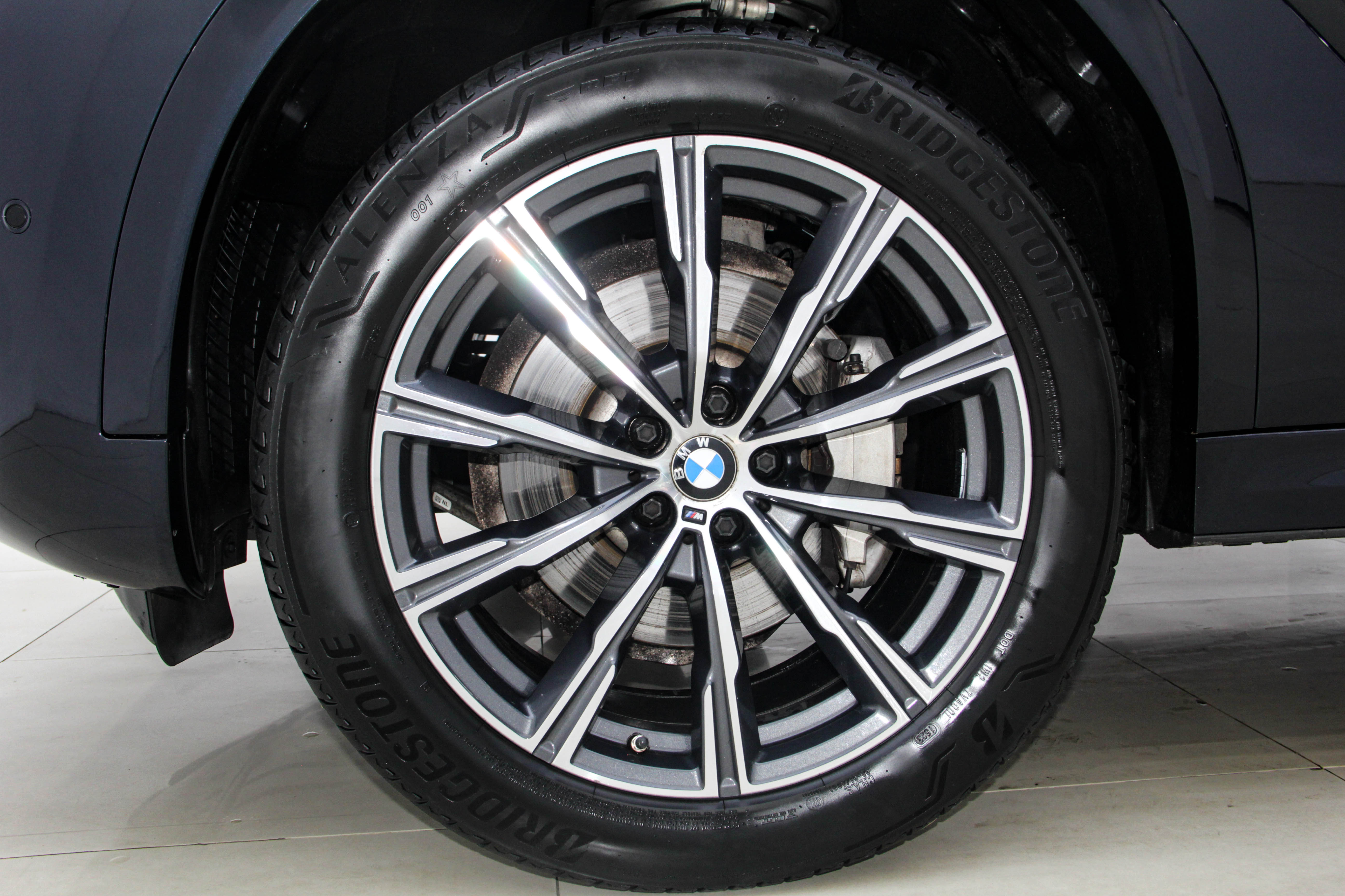 BMW X6 2023 car image #14