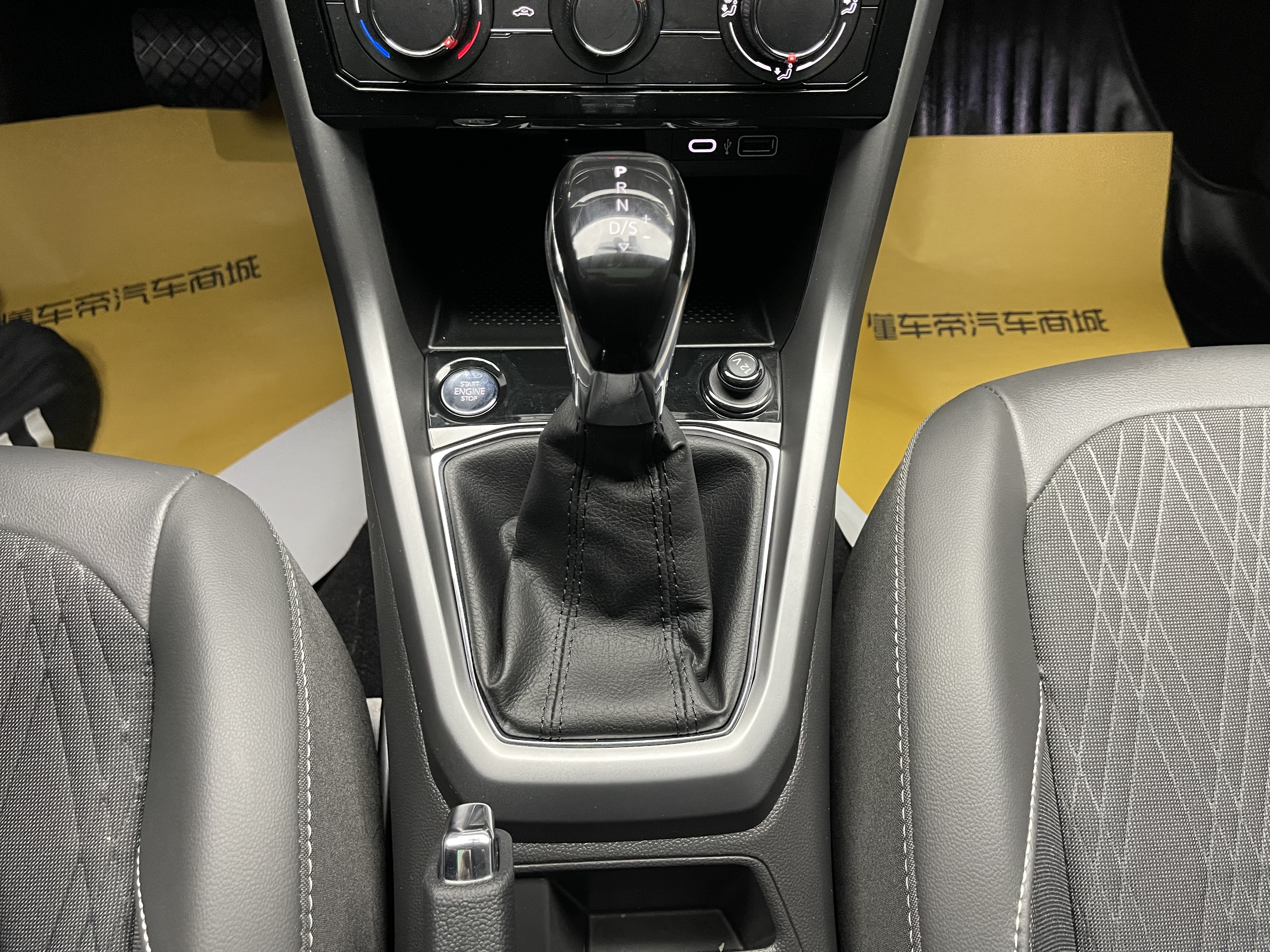 Volkswagen T-Cross 2024 #14 Volkswagen T-Cross 2024 car image #14
