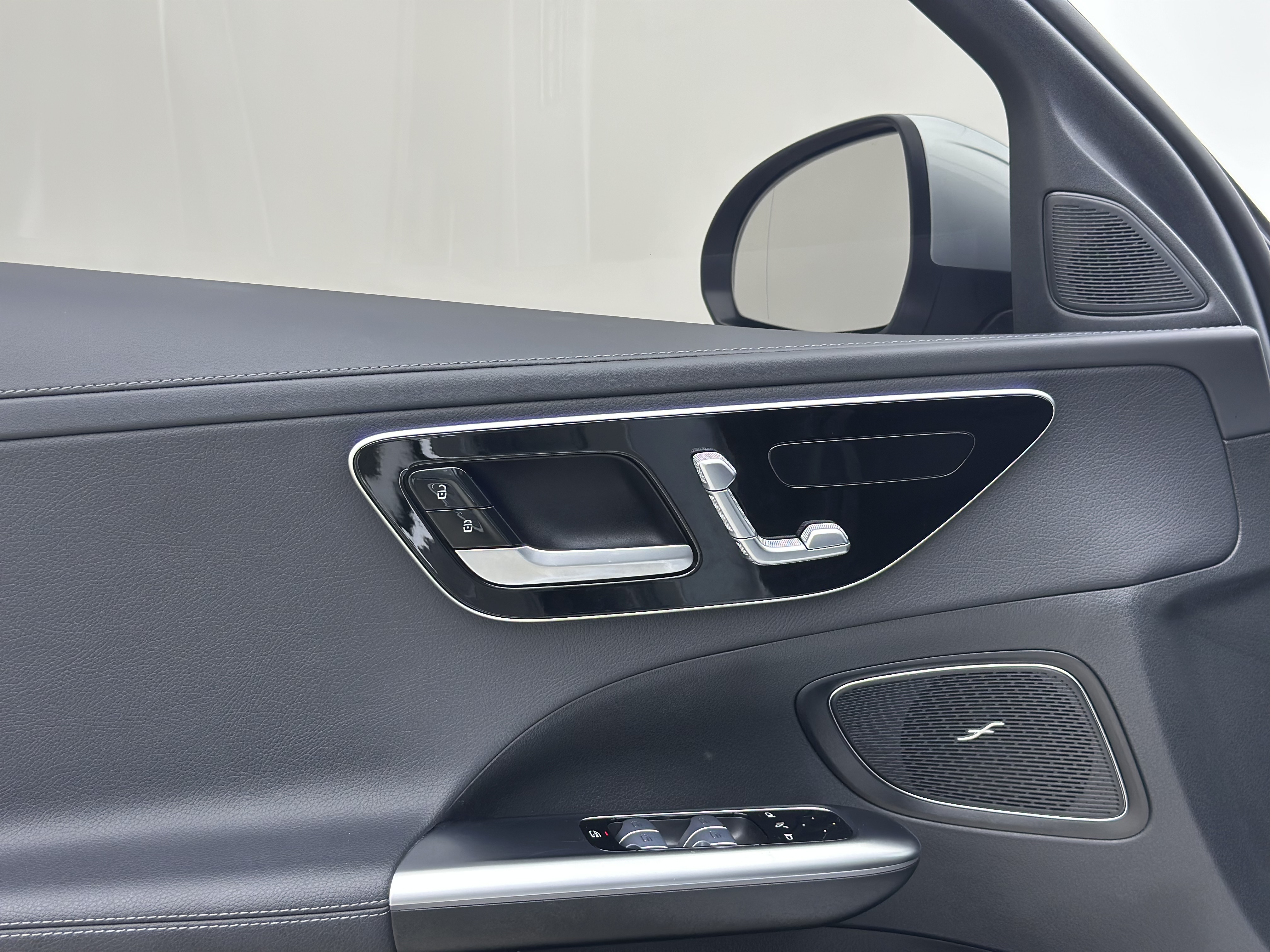 Mercedes-Benz C Class 2023 صورة سيارة #14