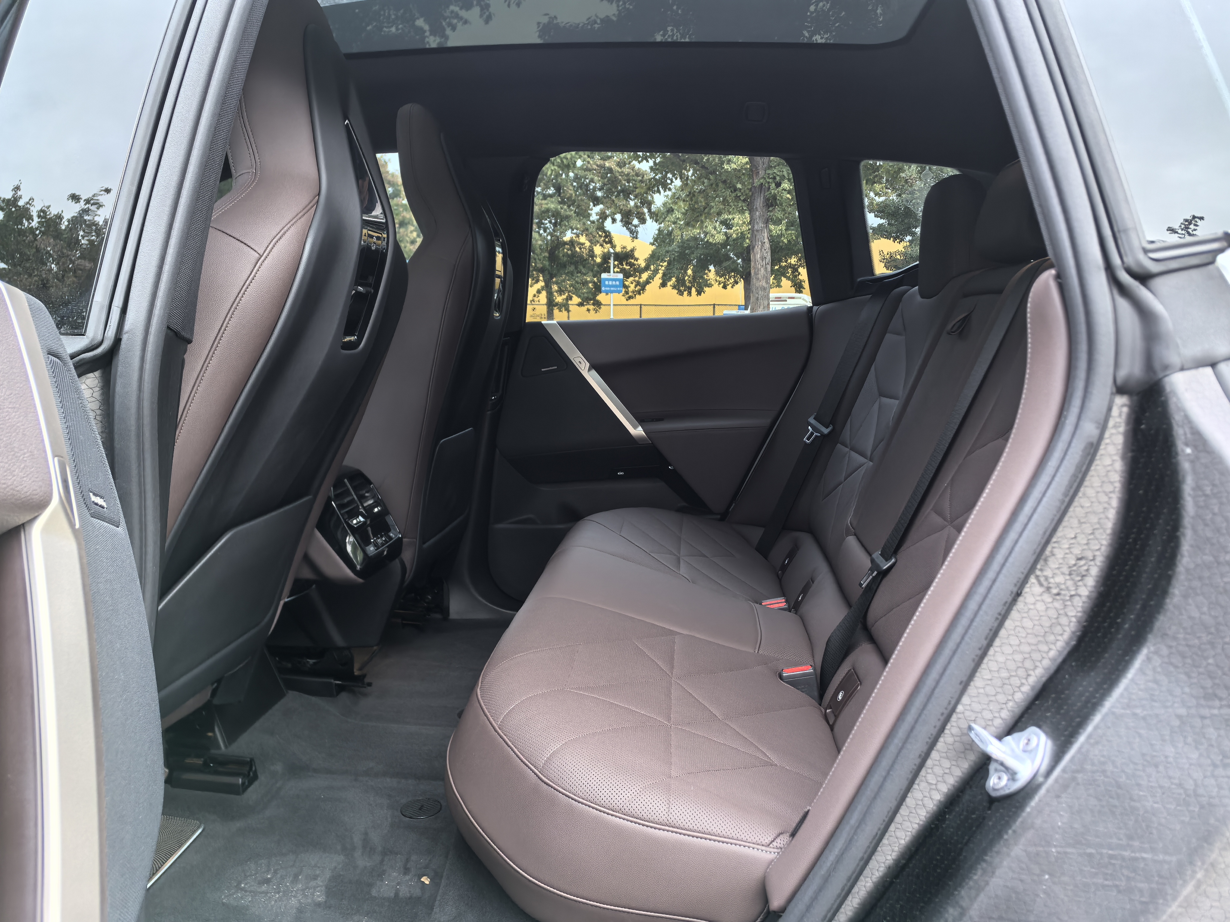 BMW iX 2023 immagine di auto #14