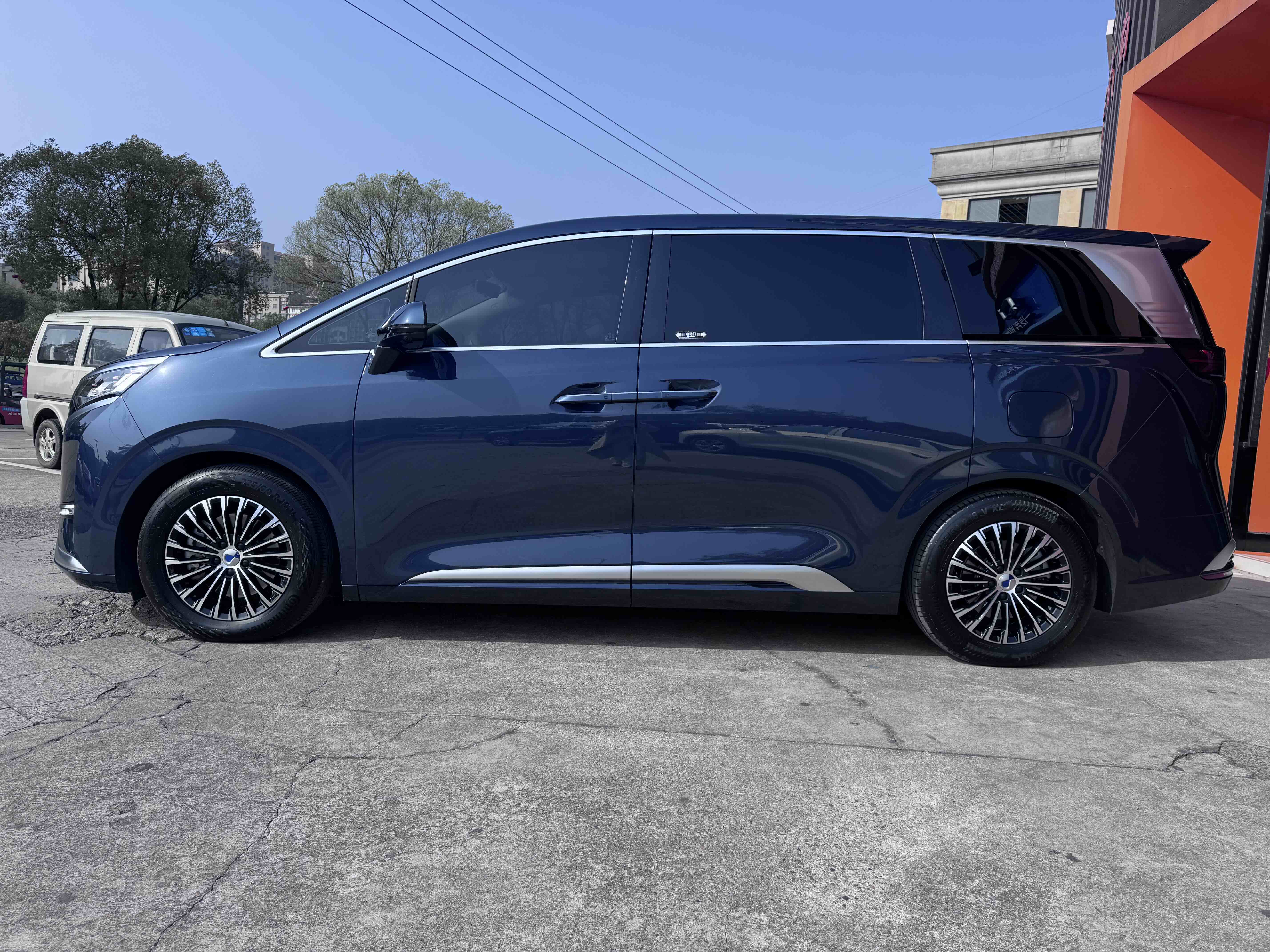 Denza D9 2023 صورة سيارة #14