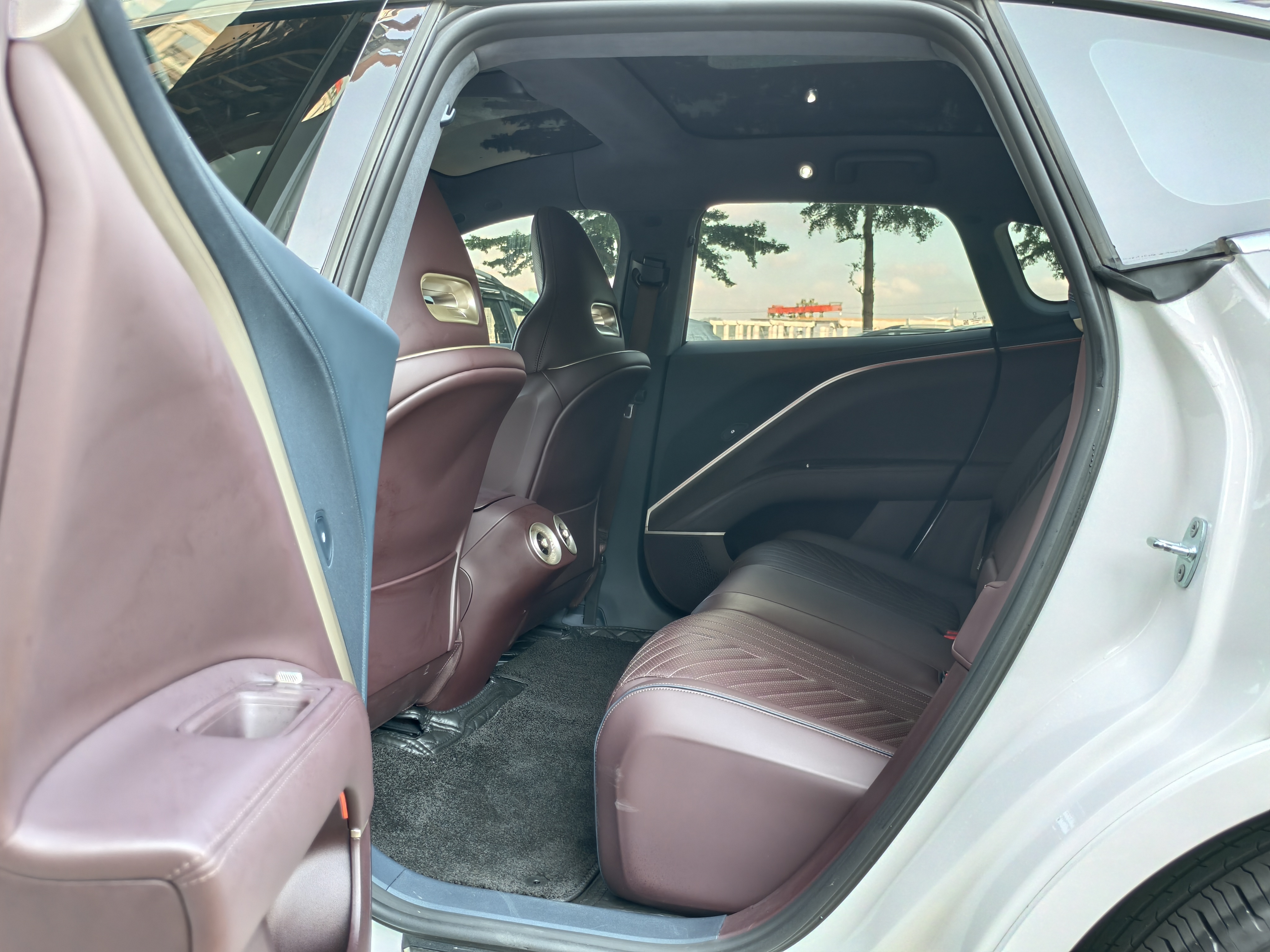 Avatr 11 2024 car image #14