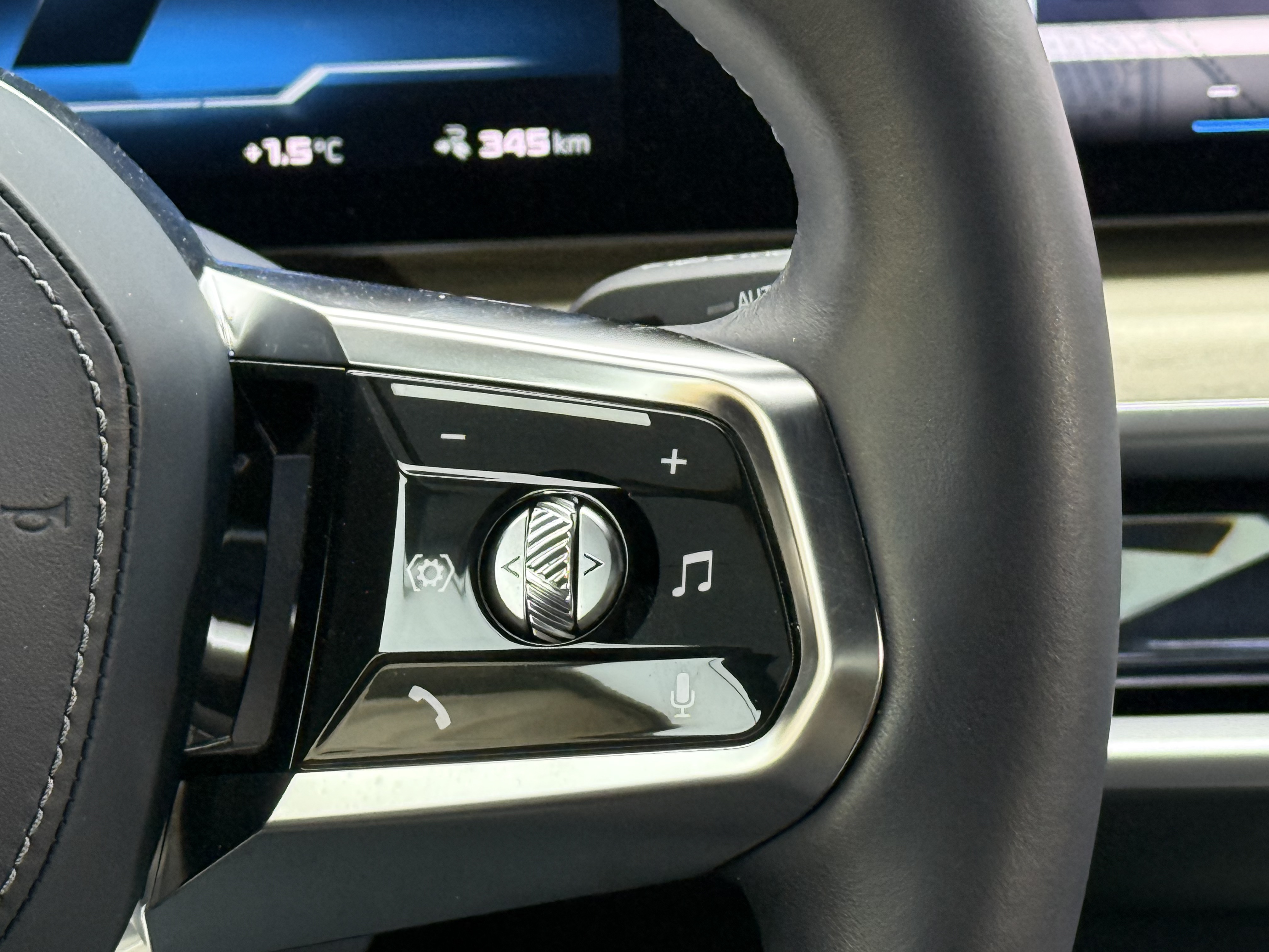 BMW i7 M70L 2024 #14 BMW i7 M70L 2024 car image #14