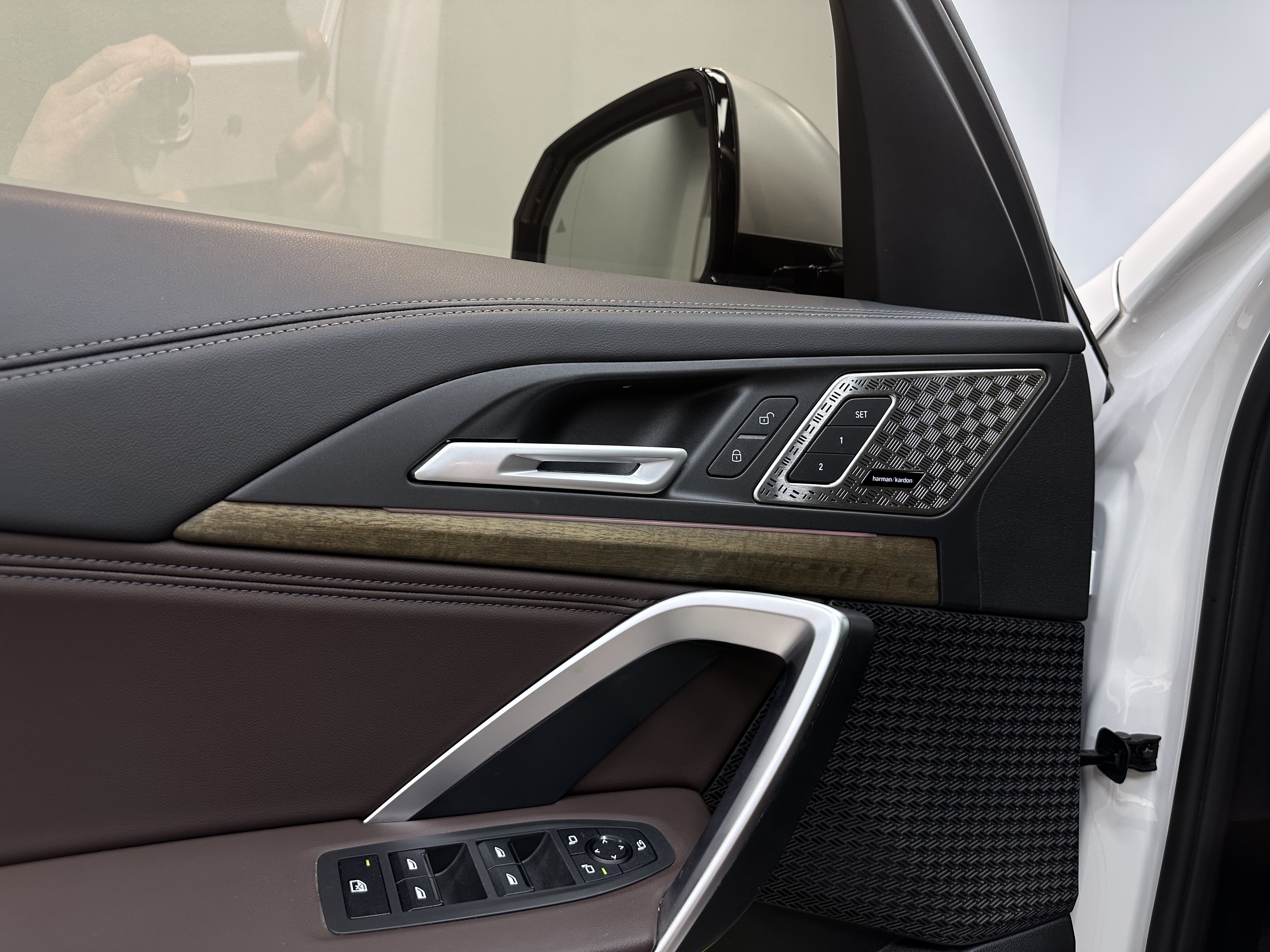 BMW iX1 2025 car image #14