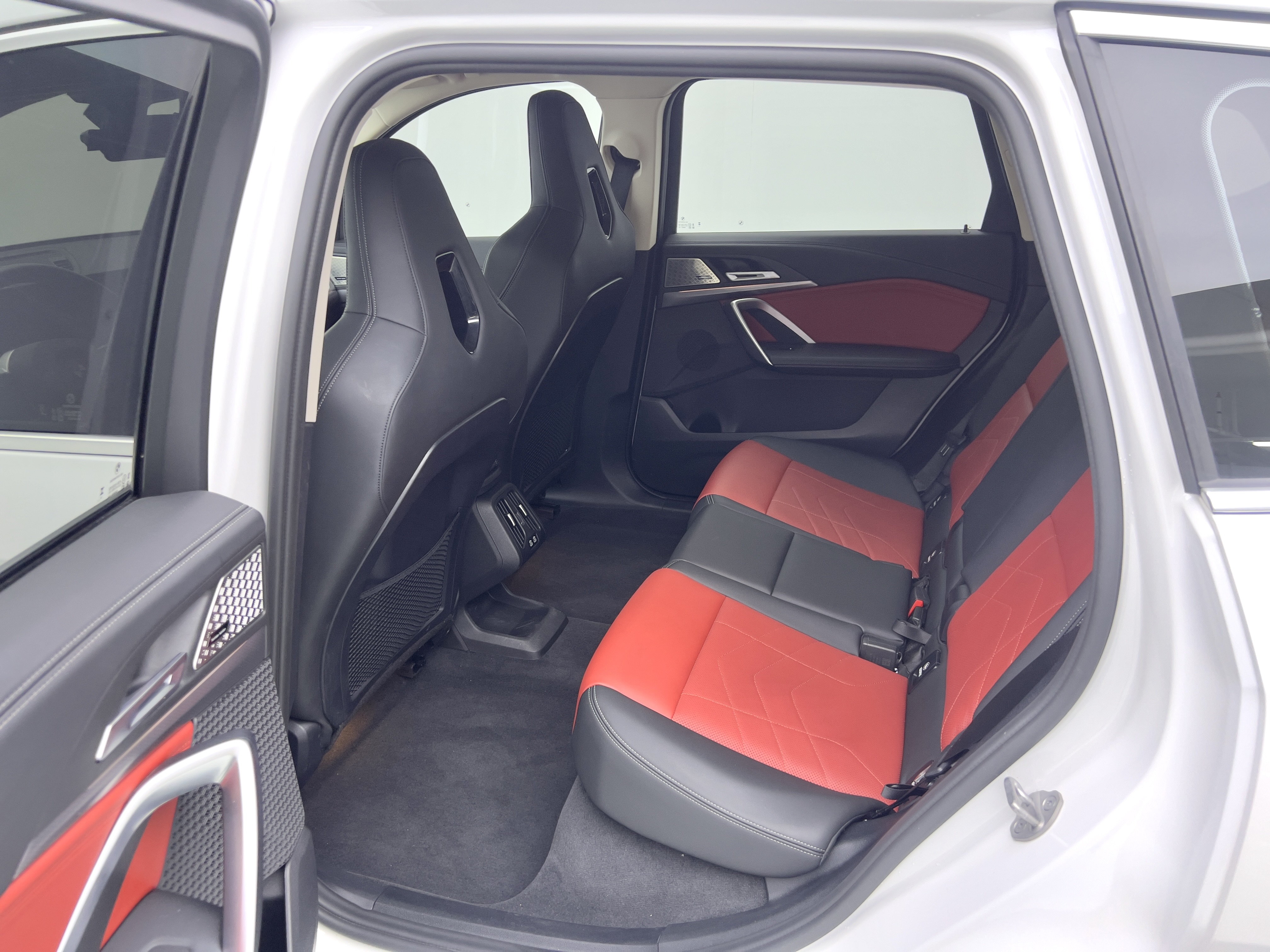 BMW iX1 2023 car image #14