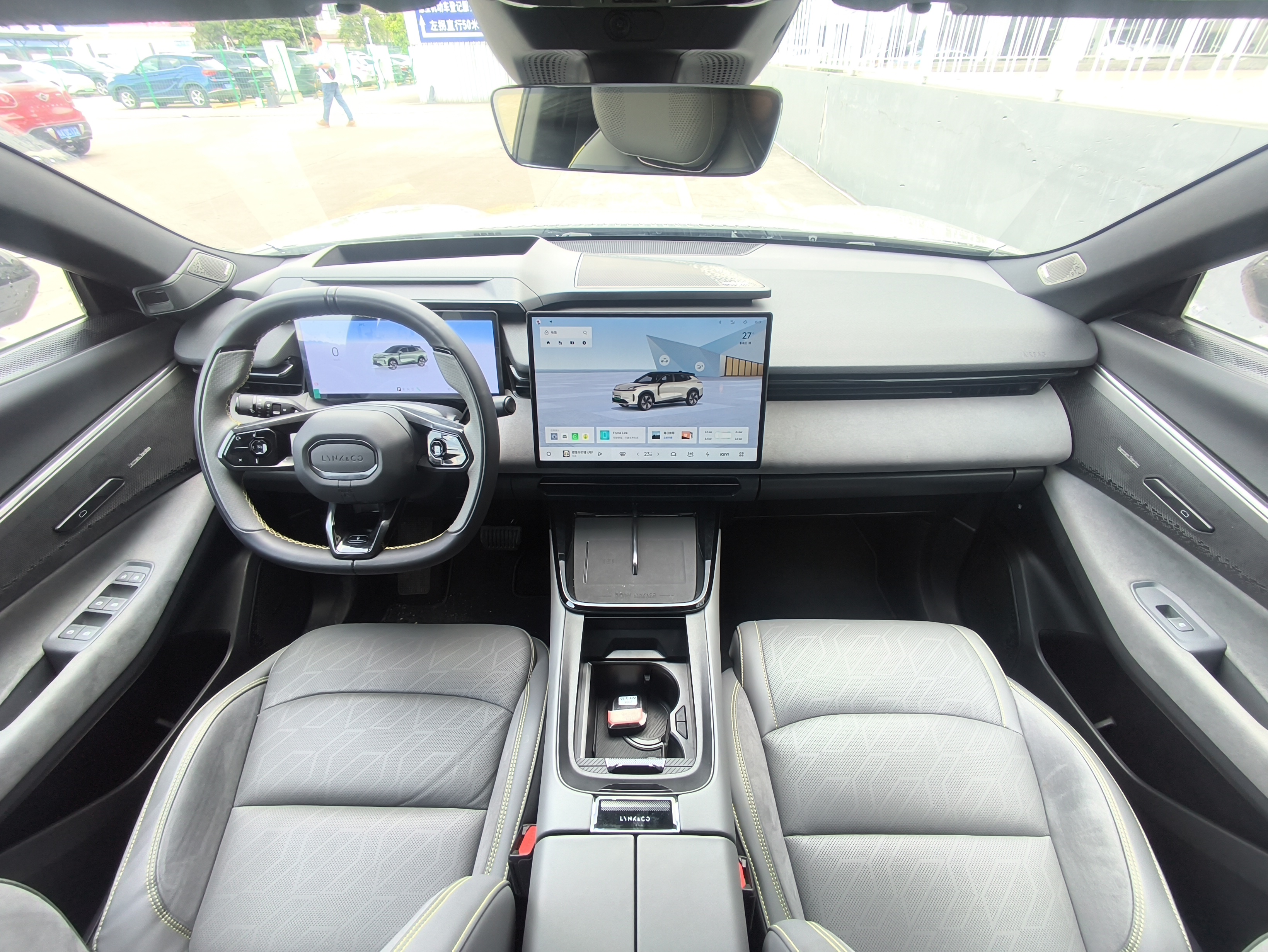 Lynk & Co 08 EM-P 2024 car image #14
