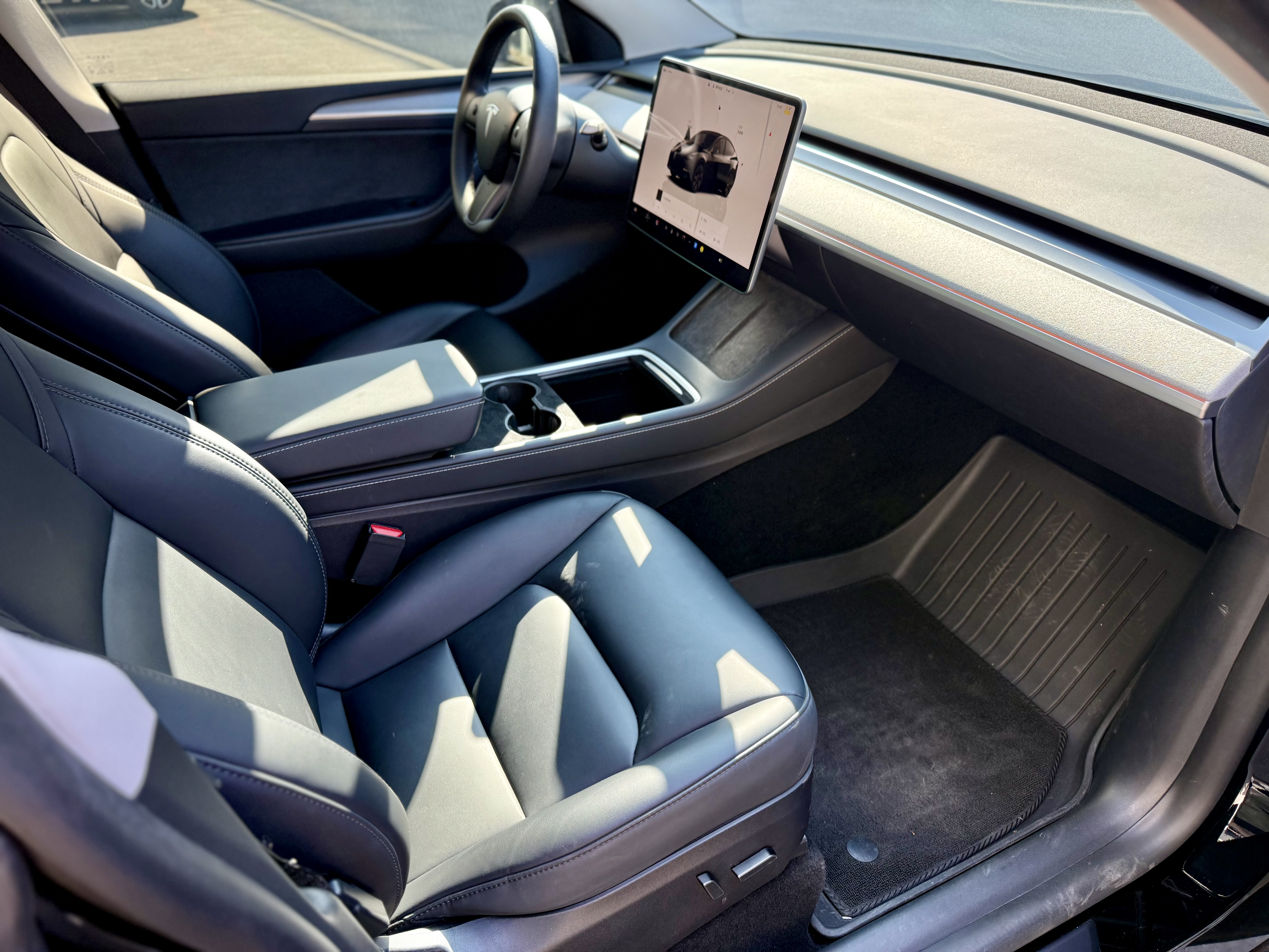 Tesla Model Y 2024 #14 Tesla Model Y 2024 car image #14