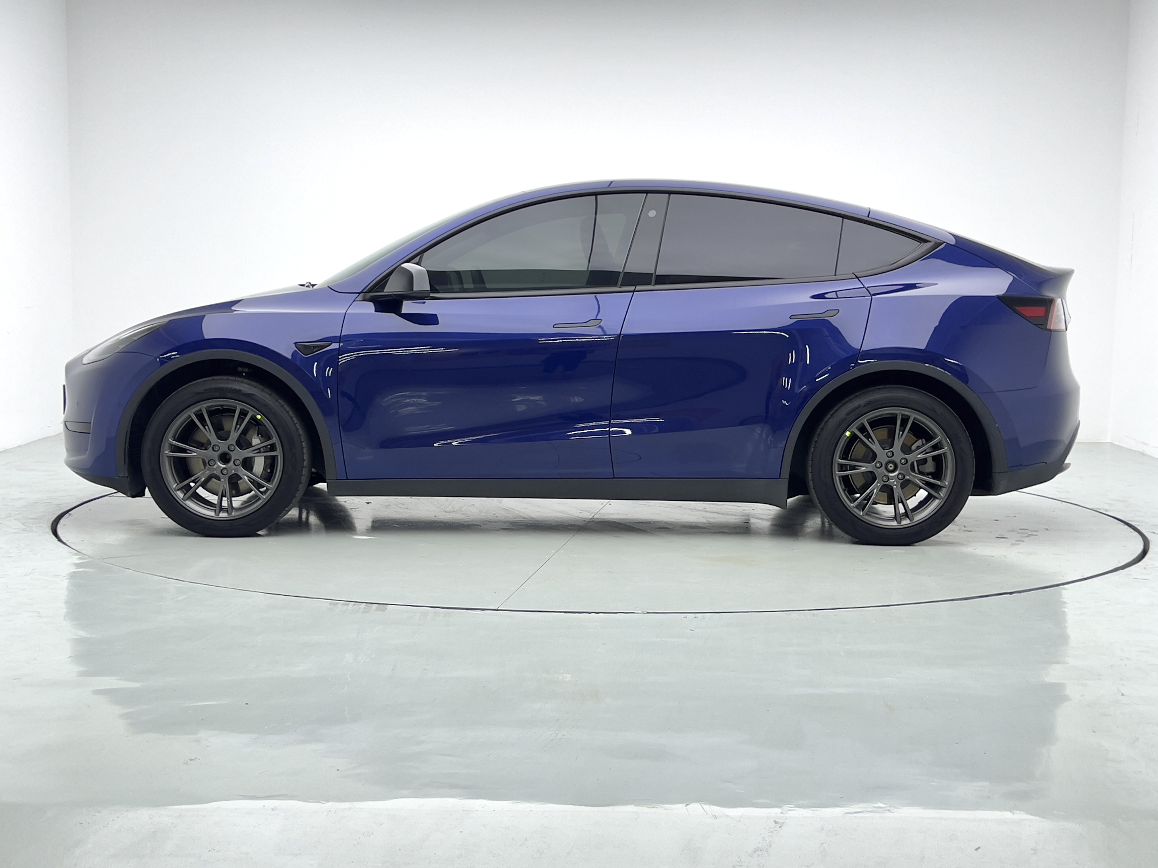 Tesla Model Y 2023 #14 Tesla Model Y 2023 car image #14