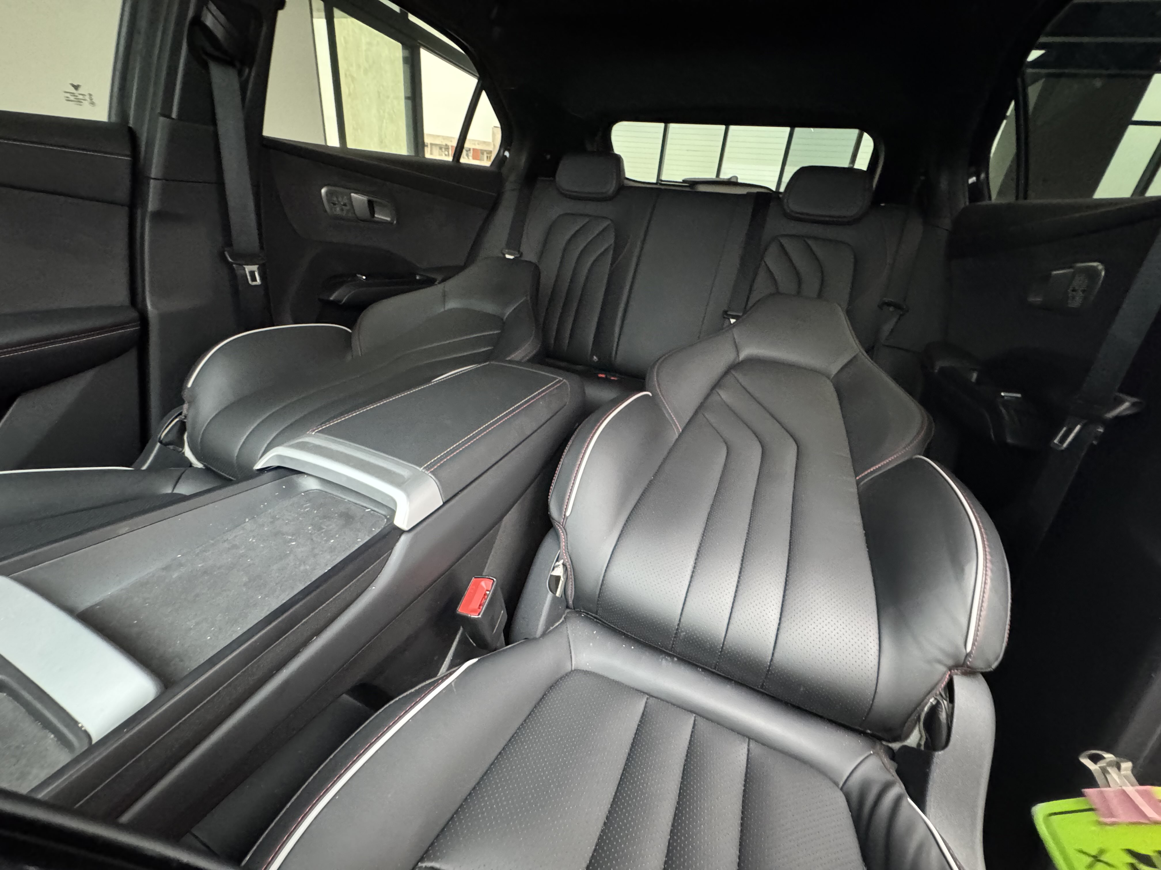 哪吒汽车 哪吒X 2023 汽车图片 #14