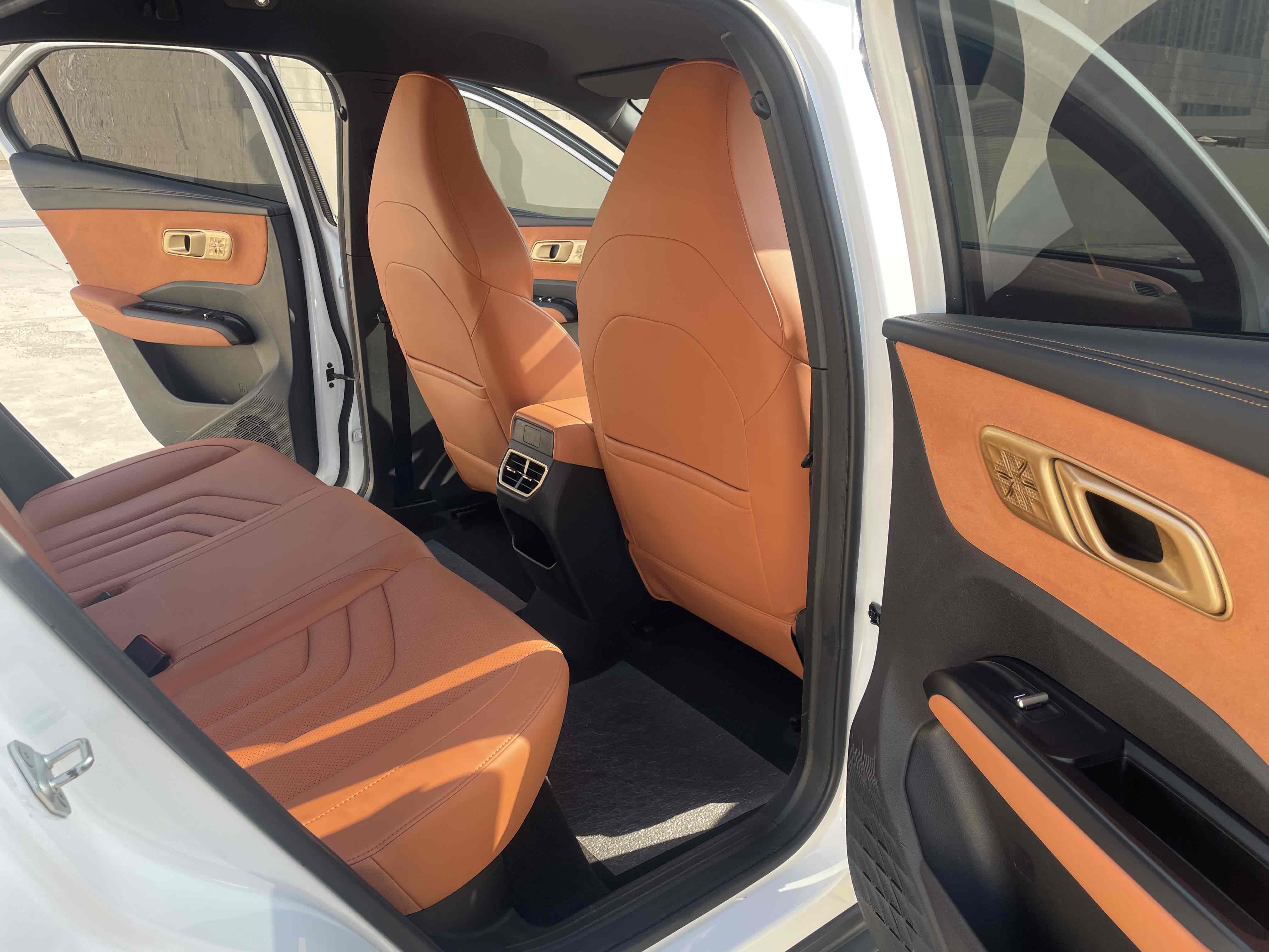 哪吒汽车 哪吒X 2024 汽车图片 #14